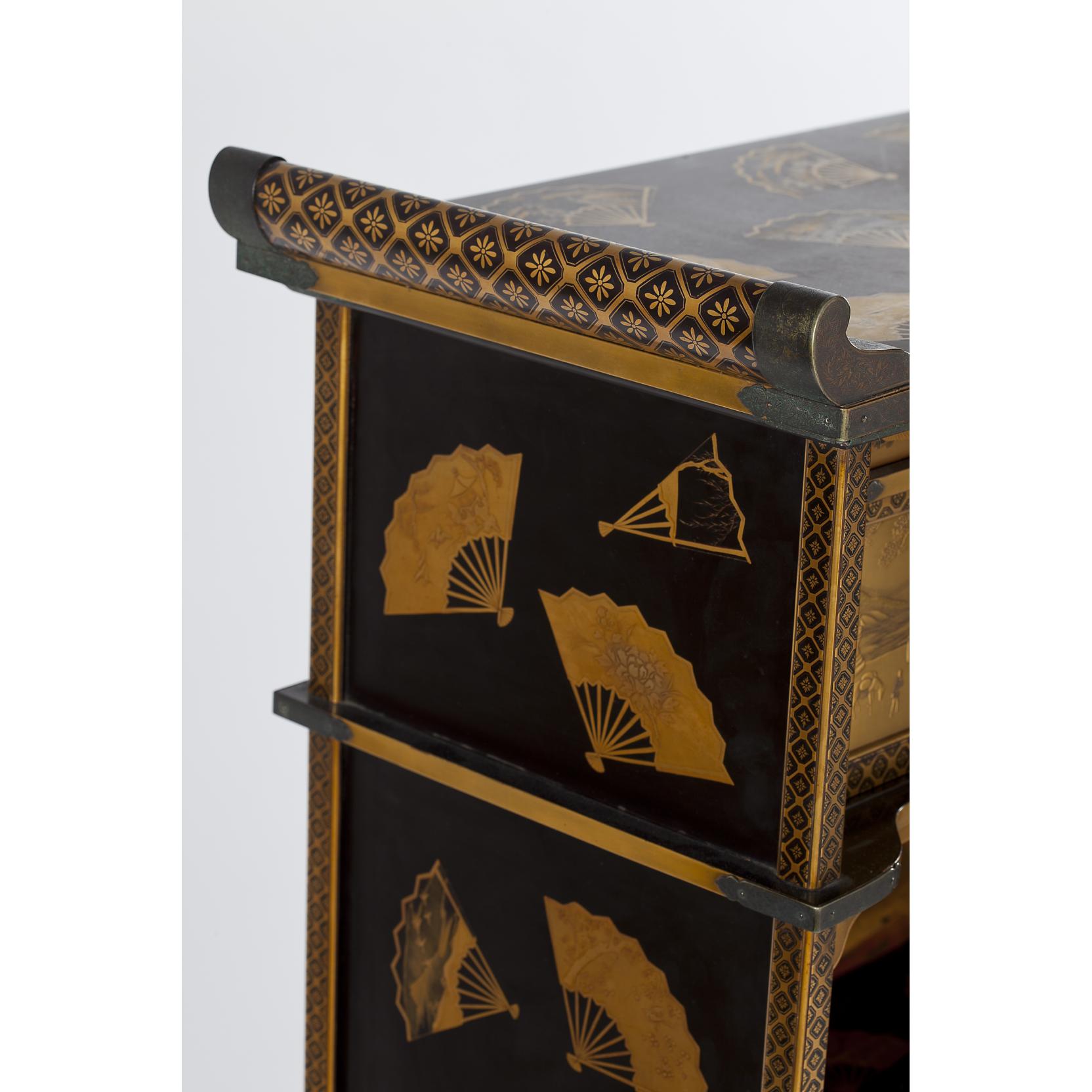 新作ウエア Gilt and Lacquer Meiji Display Spring The - 804 (Lot Cabinet 工芸品