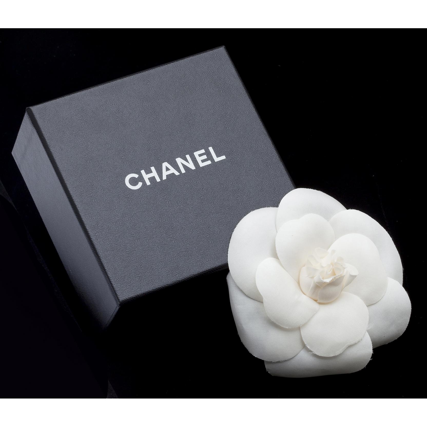 Chanel Vintage White Silk Flower Camelia Camellia Brooch Pin ref