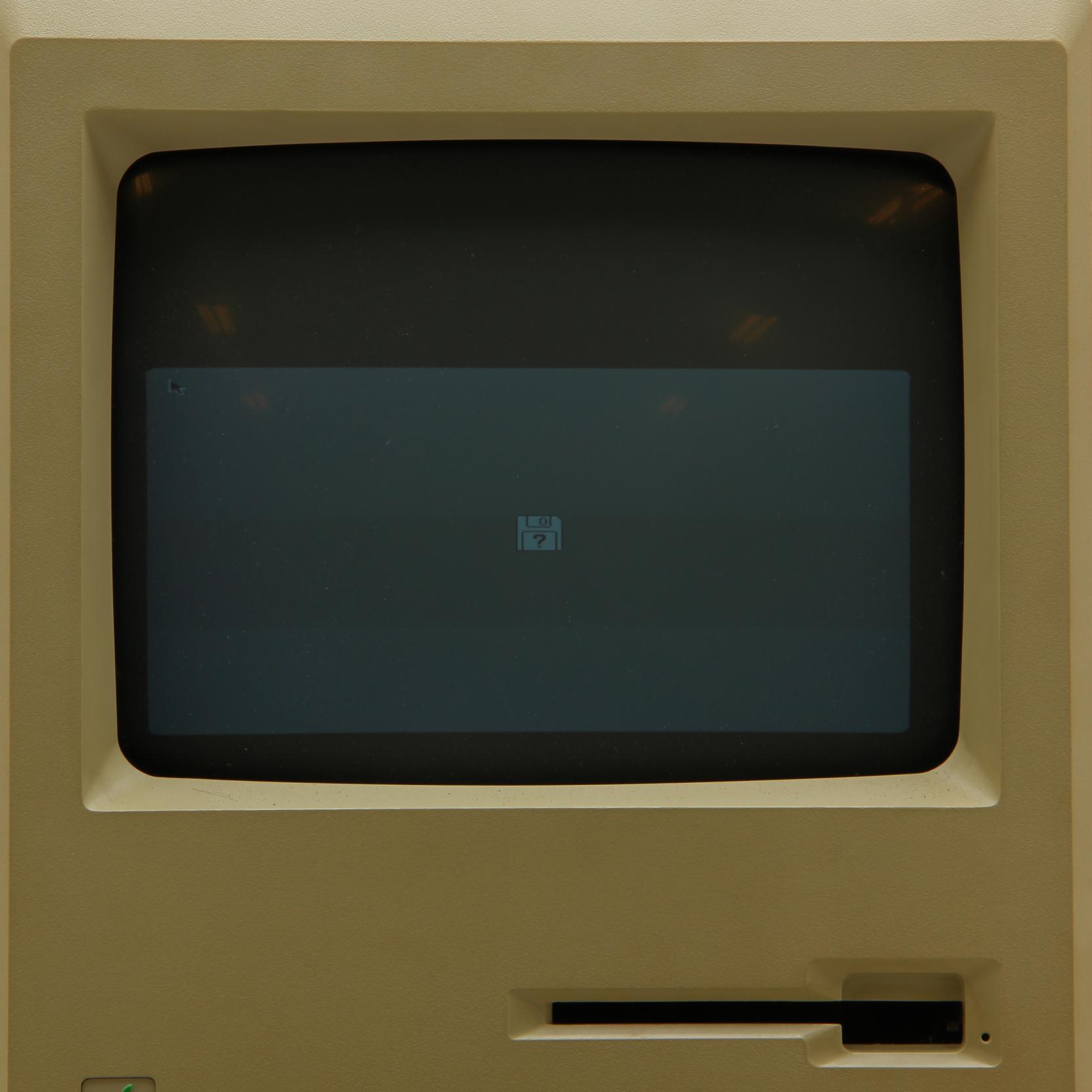The Original Mac 128k, Apple Macintosh M0001 Computer (Lot