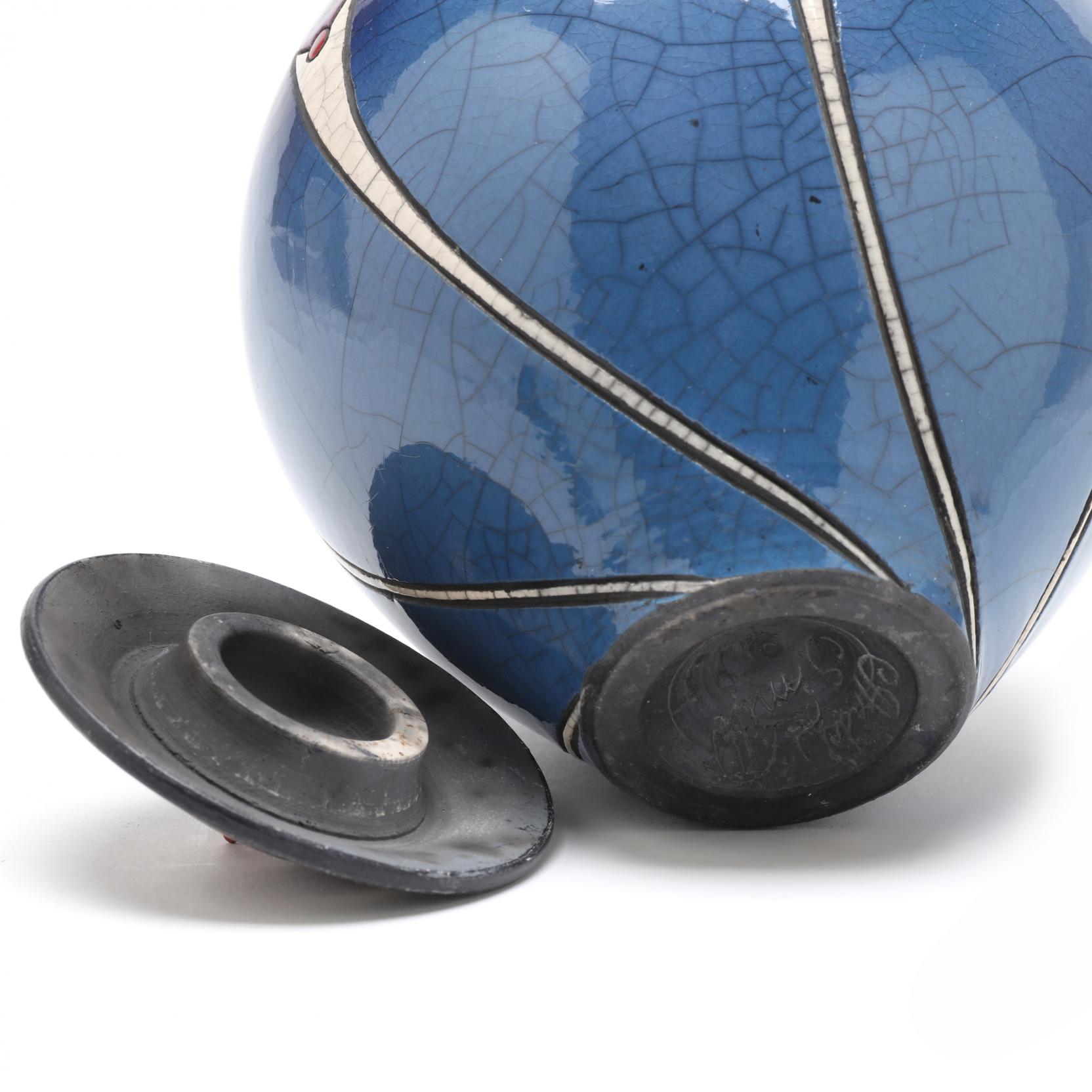 Raku Andy Smith (NC), Raku Pottery Lidded Vessel (Lot 1067 - The