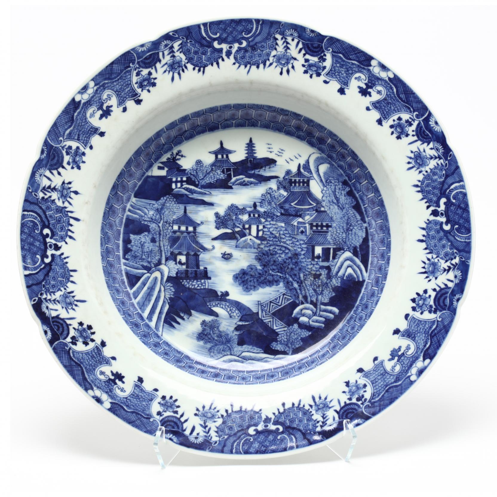 a-large-chinese-export-nanking-centerpiece-charger