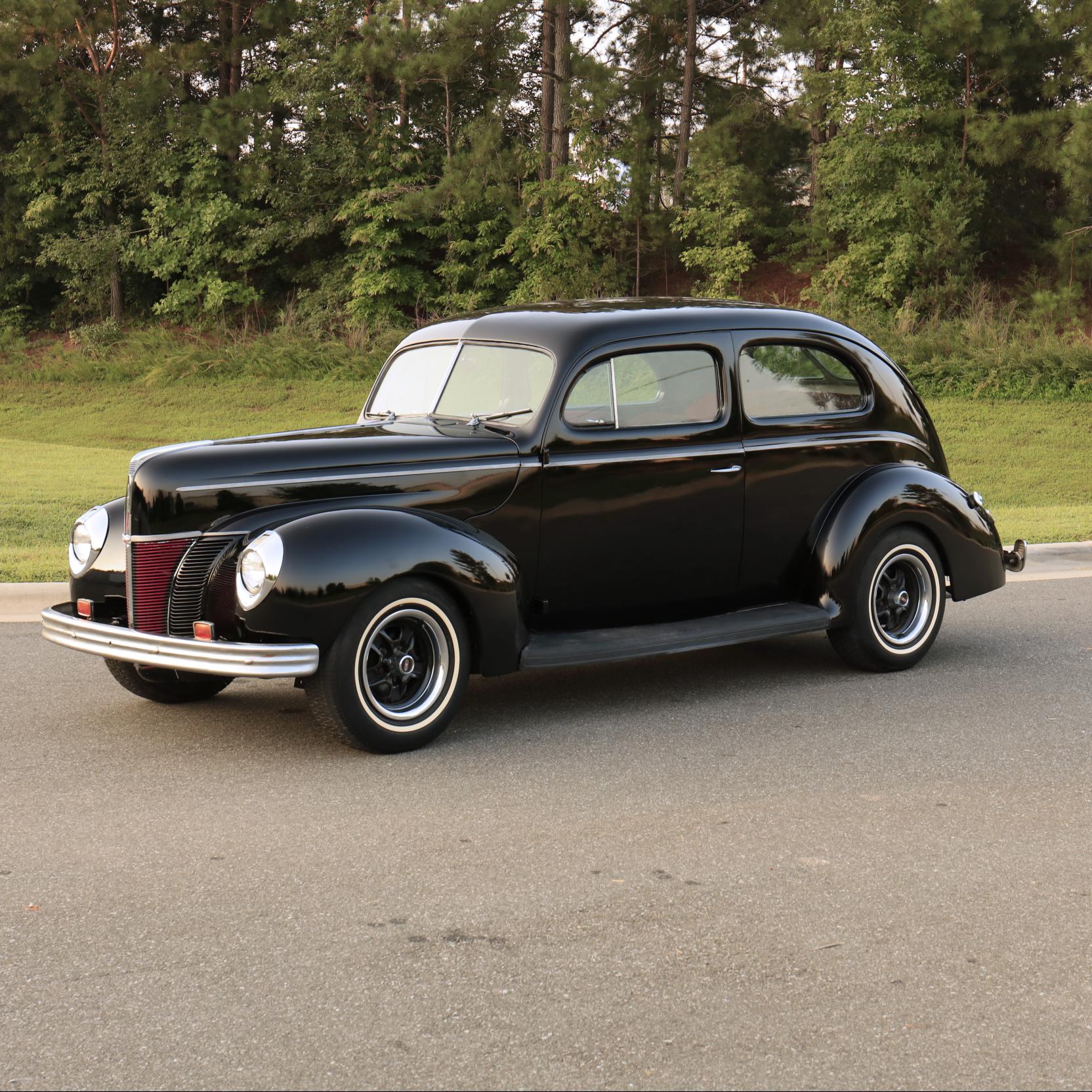 1940 Ford Deluxe Tudor Sedan (Lot 148 - Important Fall AuctionSep