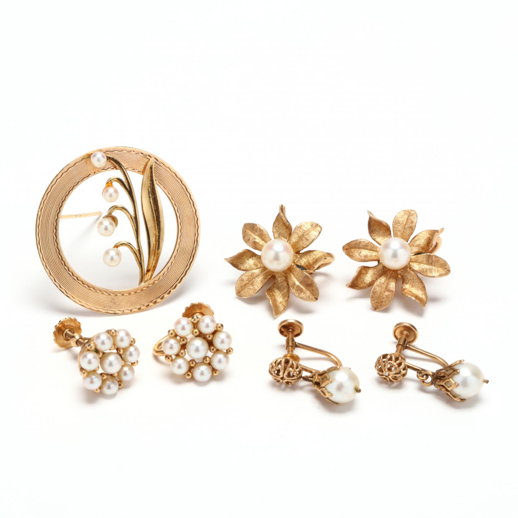 group-of-gold-and-pearl-jewelry