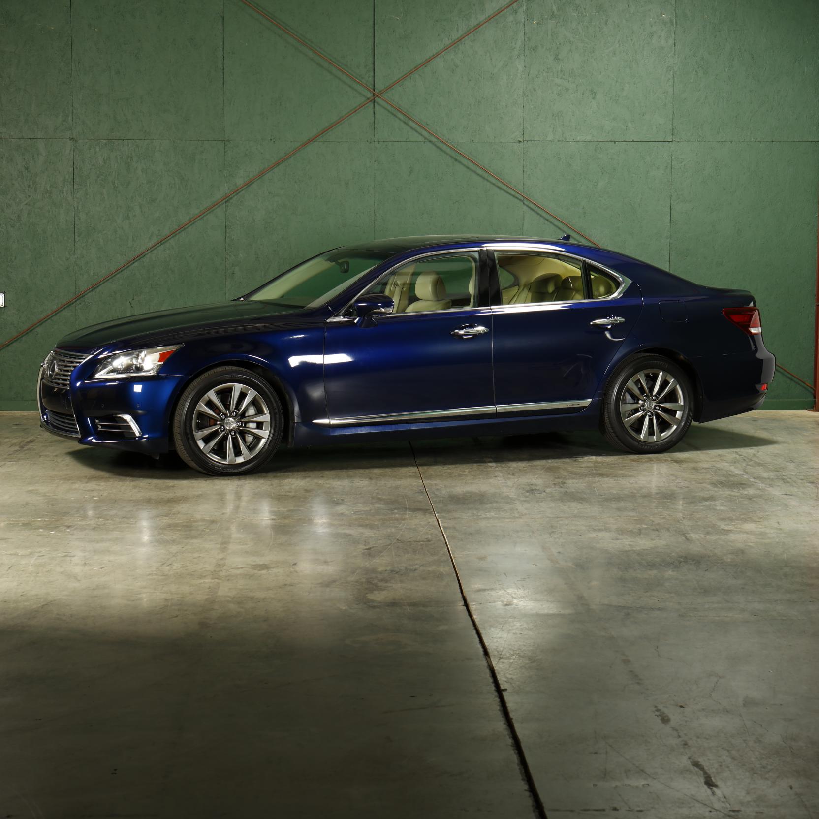 2013 Lexus LS460 AWD (Lot 1150 - Important Spring AuctionMar 2