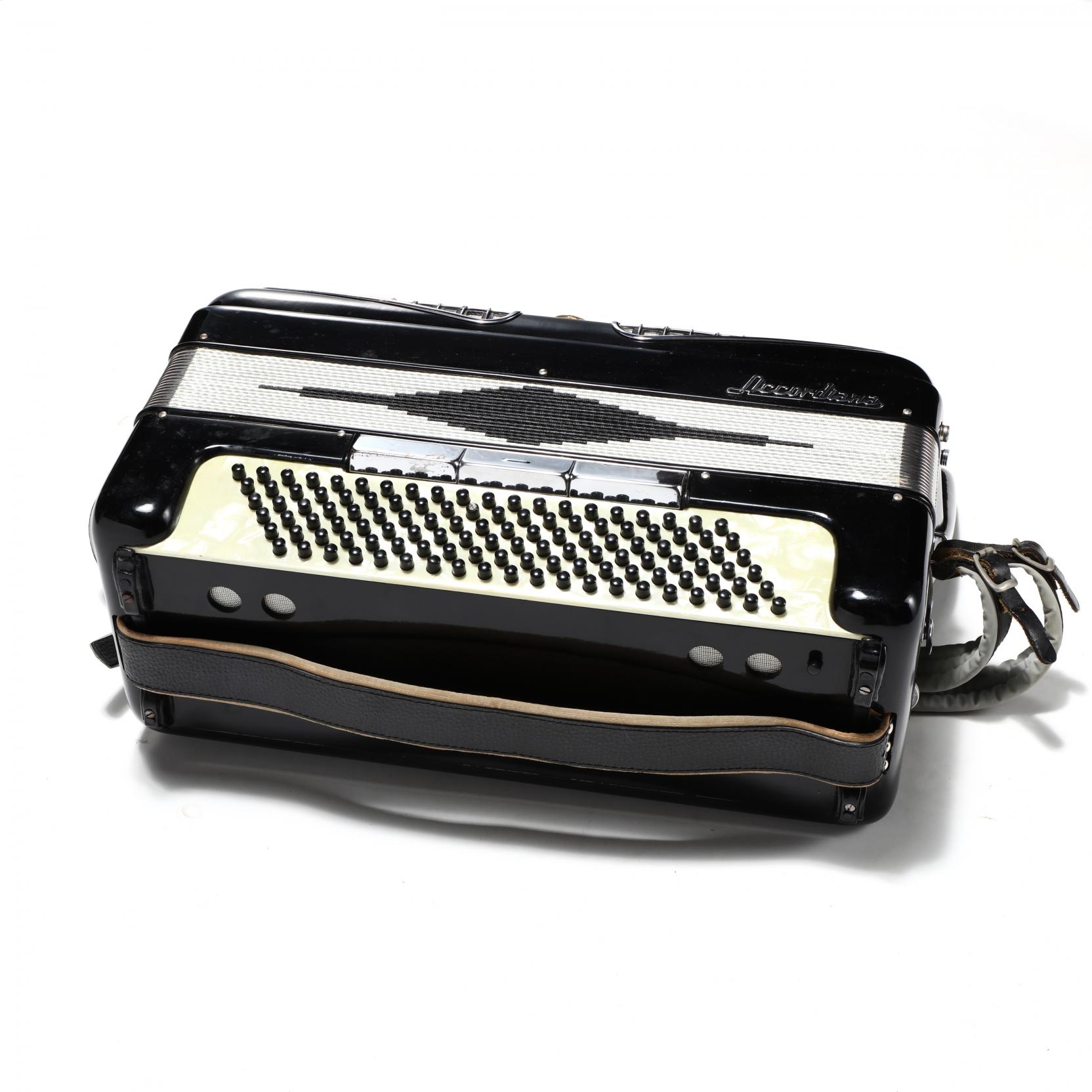 Vintage Excelsior, Accordiana Model 320 in Case (Lot 305 - 20th