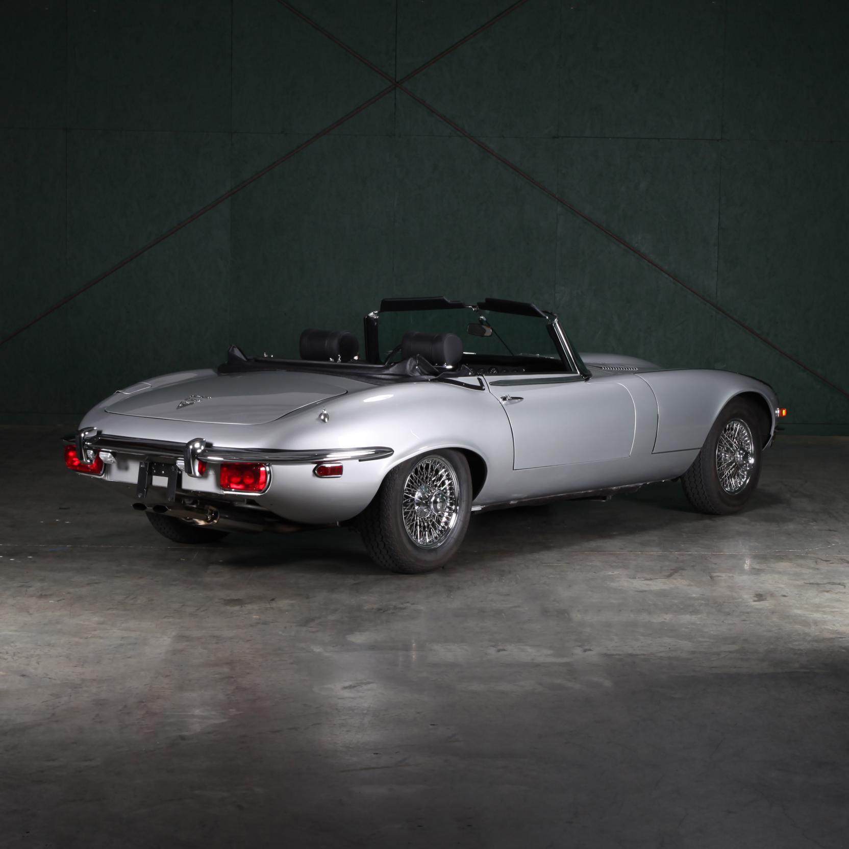 Debonair Excutive SE 1970年代 シルバー One Family Owned 1973 Jaguar XKE Convertible (Lot 197