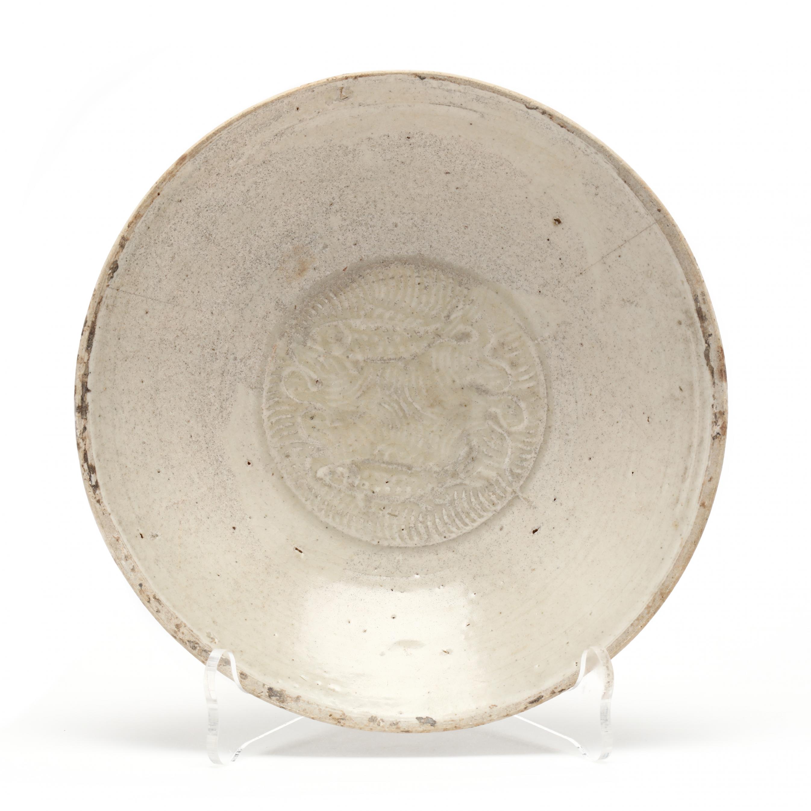 a-chinese-twin-fish-shallow-bowl