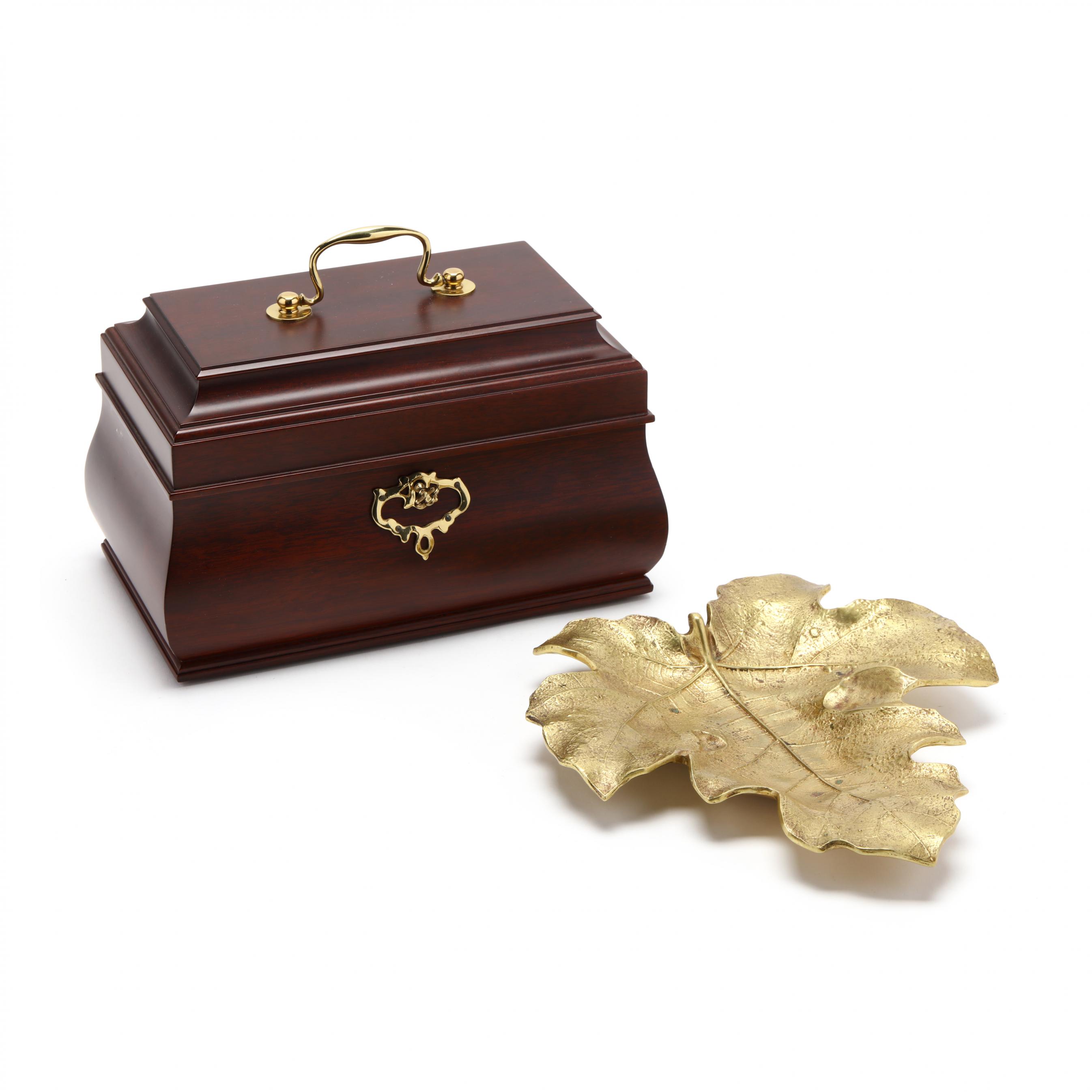 Colonial Williamsburg Jewelry Box and Leaf Dish (Lot 2 - The July Estate  AuctionJul 16, 2020, 10:00am), image size:2692x2692