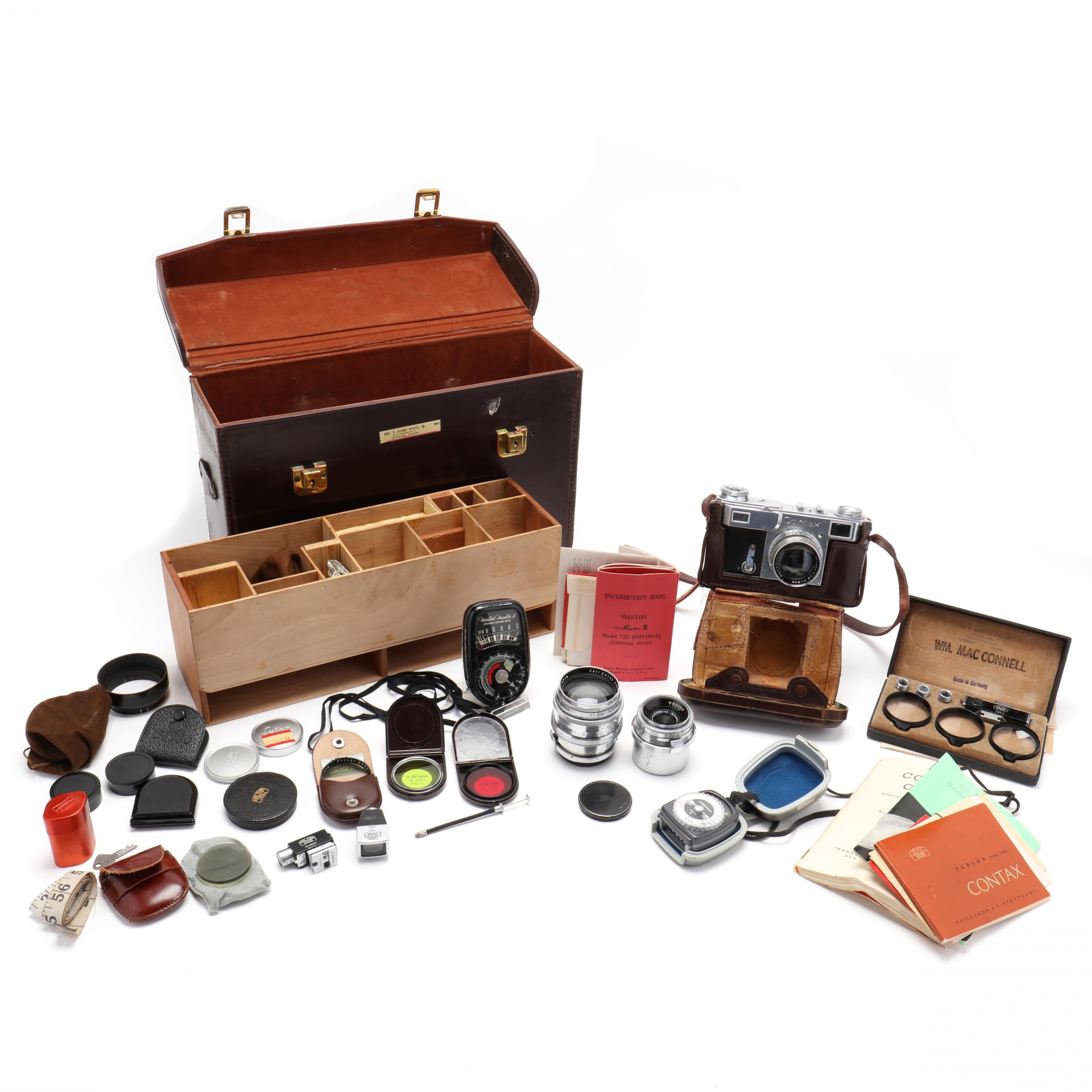 A Vintage Zeiss Ikon Camera with Accessories (Lot 522 - The End-of