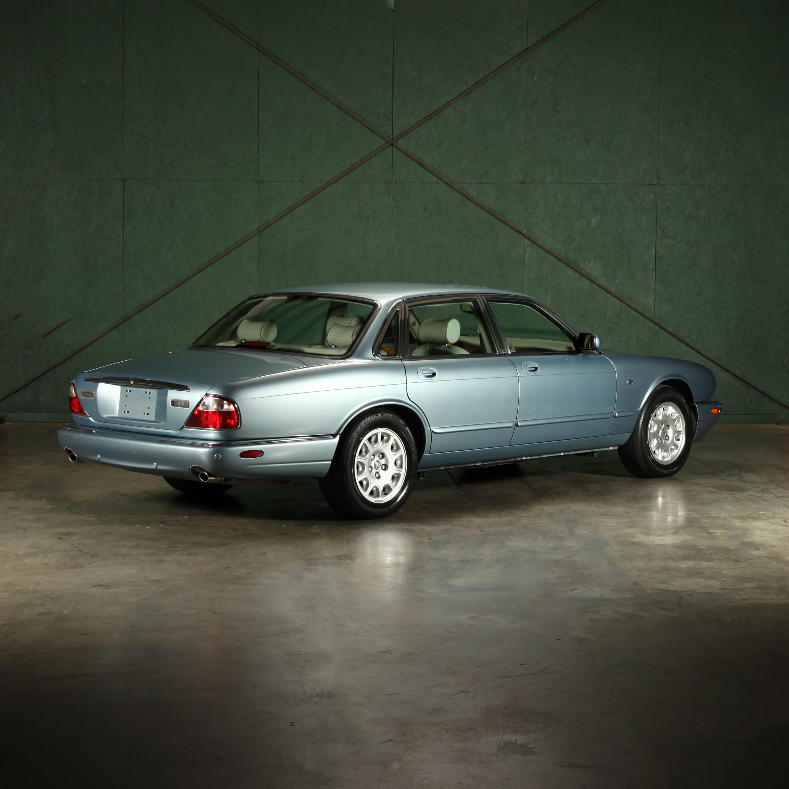 2002 JAGUAR XJ8 Sedan (Lot 597 - The End-of-Summer Estate
