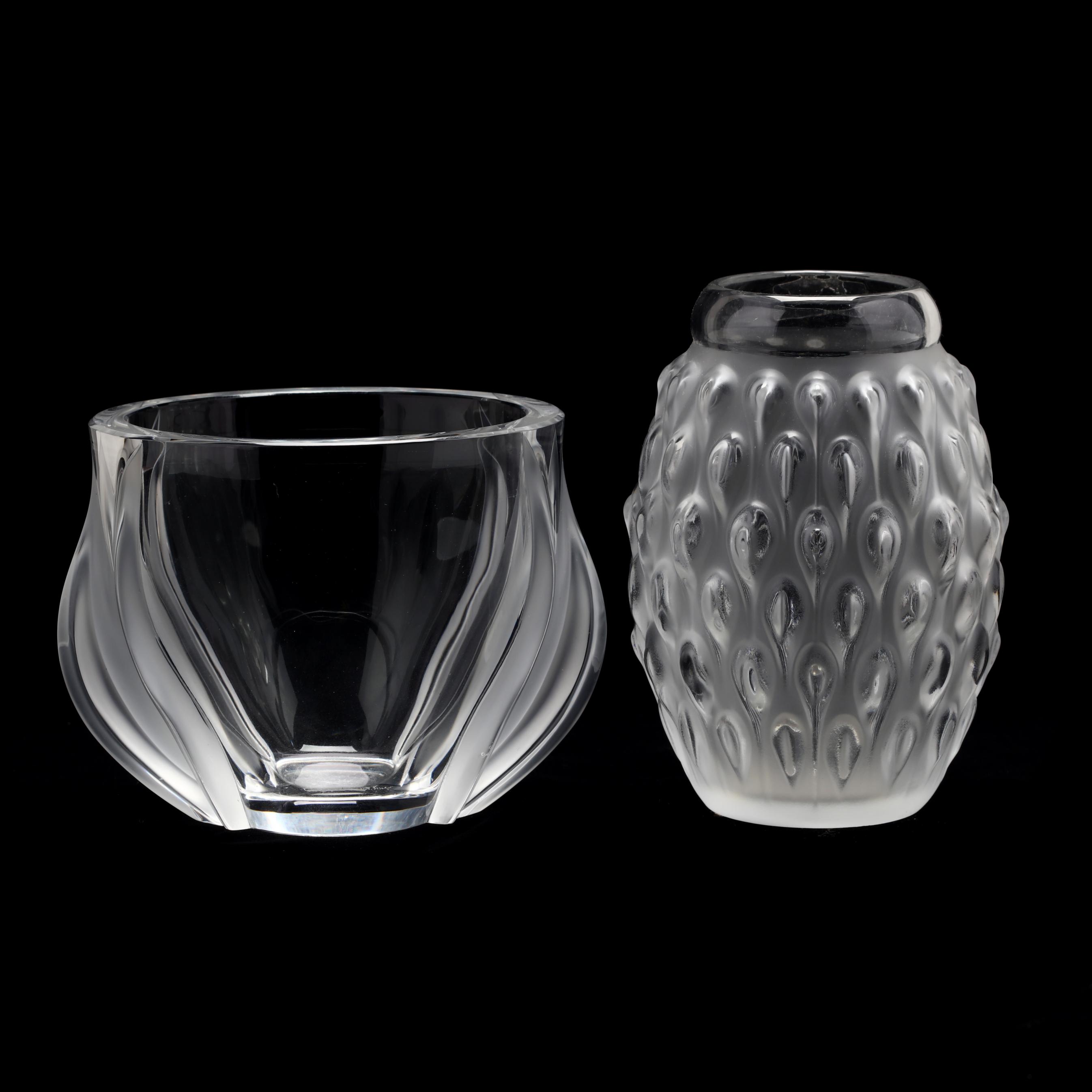 LALIQUE フロステッドフラワー　小皿　② Two Lalique Crystal Vases (Lot 2270 - )