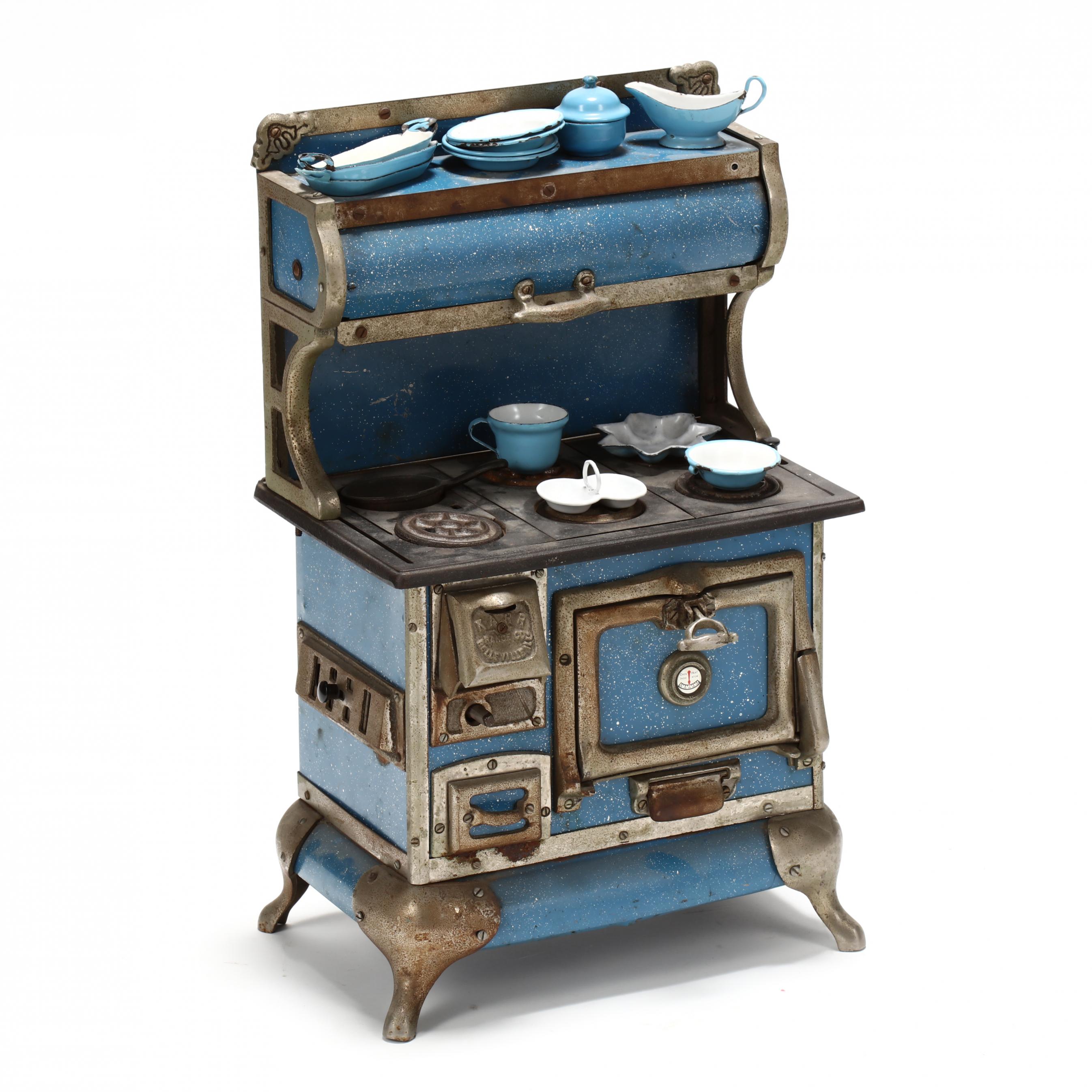 Vintage Karr Range Co. Salesman Sample / Child's Toy Stove (Lot 1244 - From  the Personal Collection of Bob TimberlakeNov 14, 2020, 9:00am)