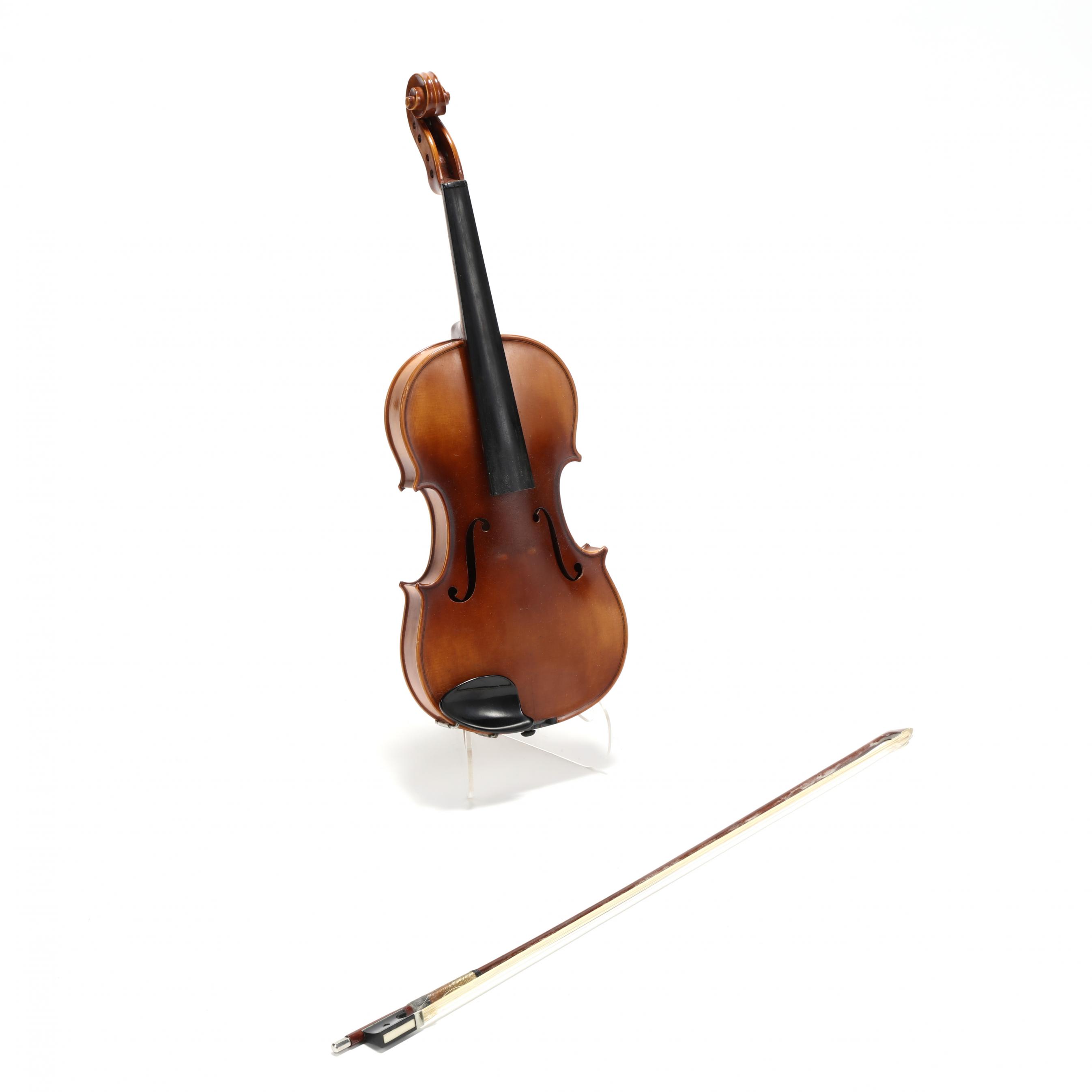 Ernst Martin 4/4 Violin with Bow (Lot 1371 - The Fall Estate 