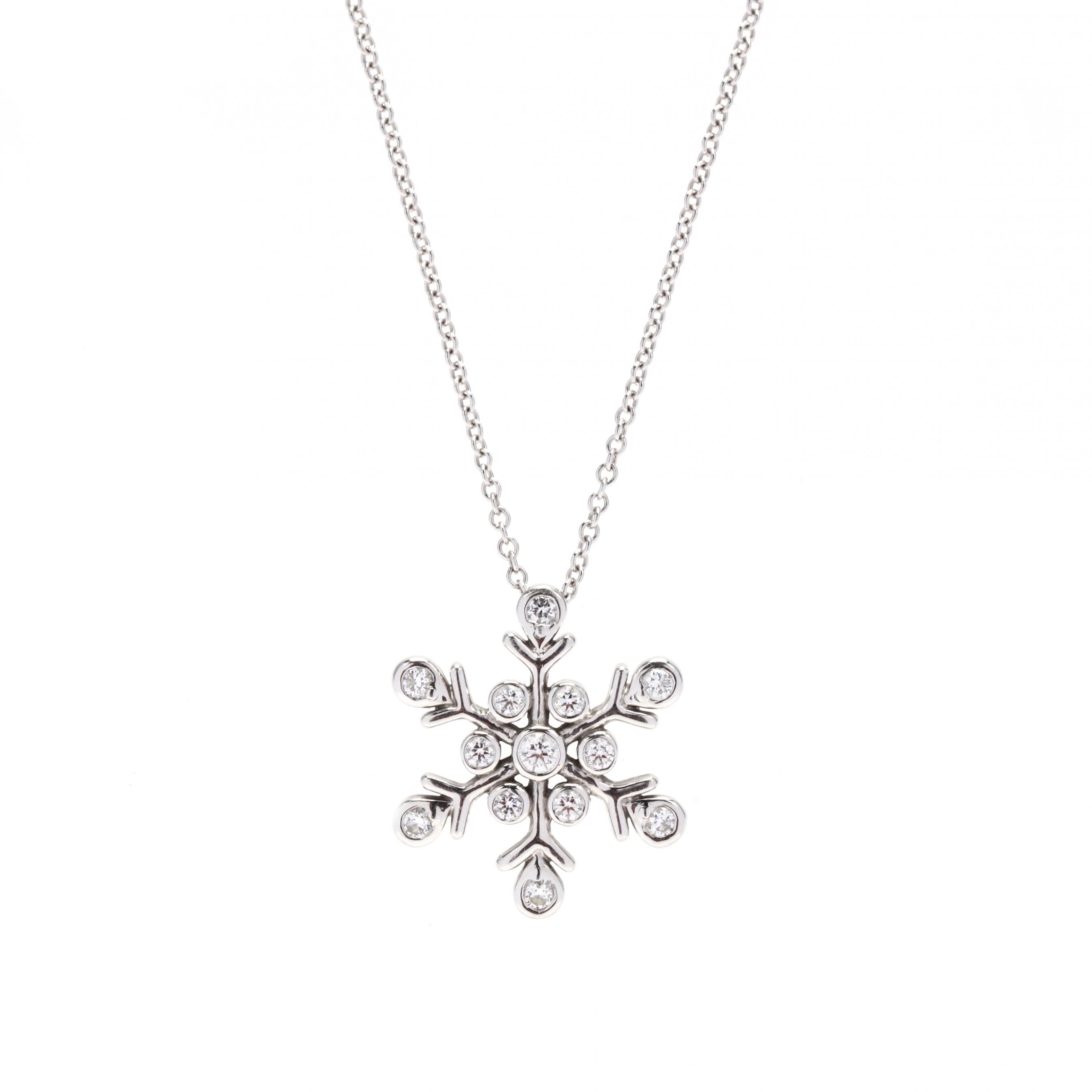 Small Snowflake Necklace in Sterling Silver – SnowJewel