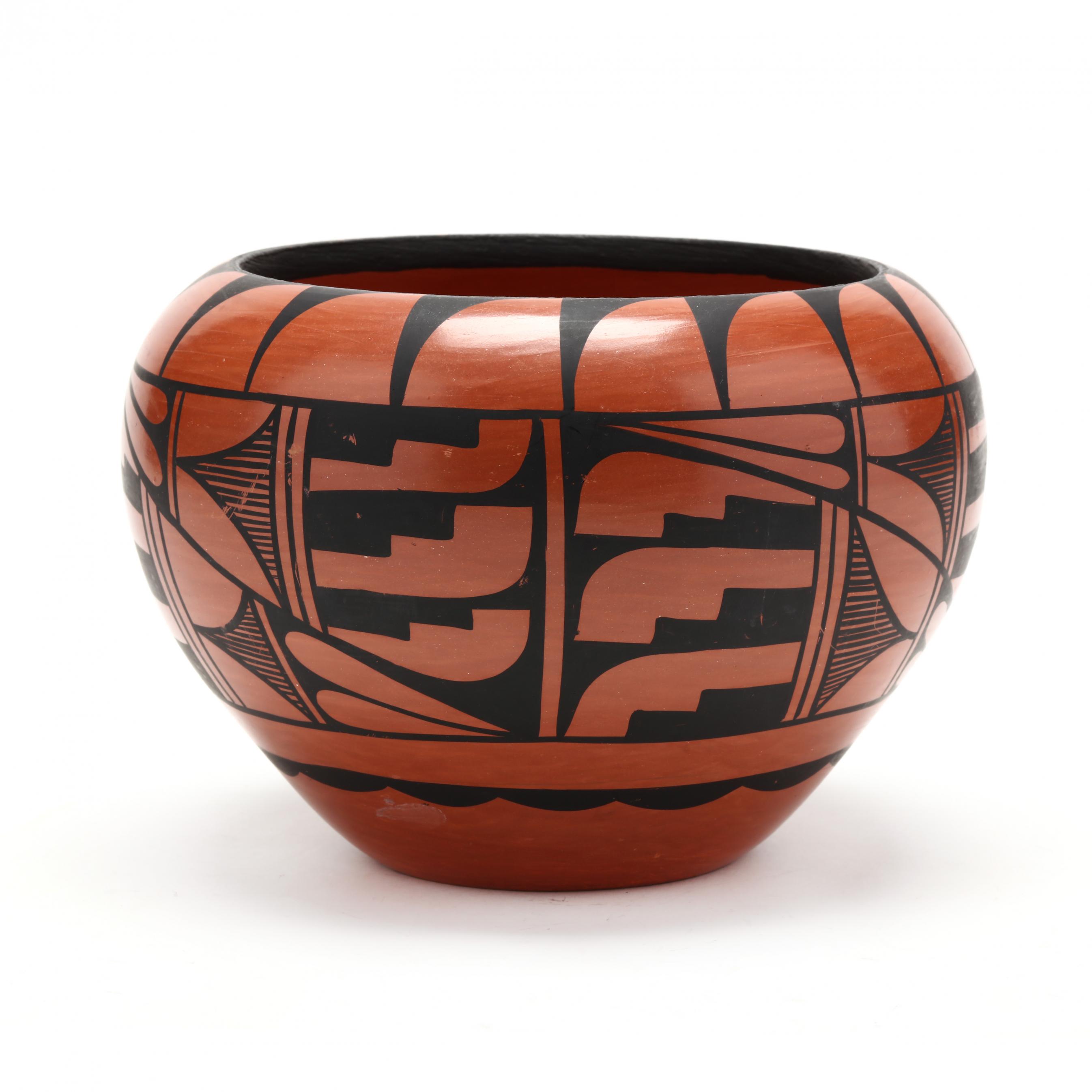 Native American Olla, Donald Chinana, Jemez Pueblo (Lot 2485 - The