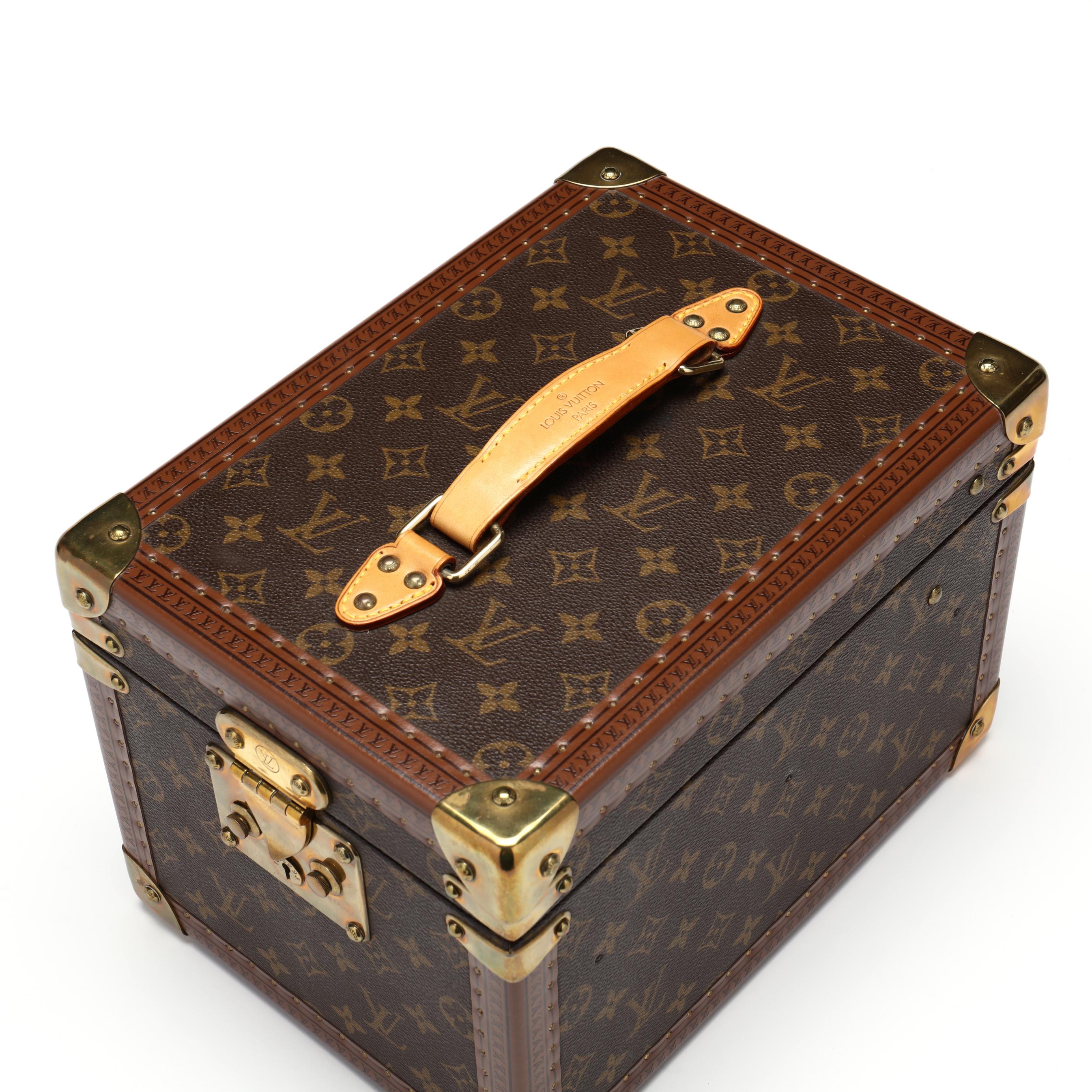 Boite Flacons Cosmetic Trunk, Louis Vuitton (Lot 1204 - Estate 