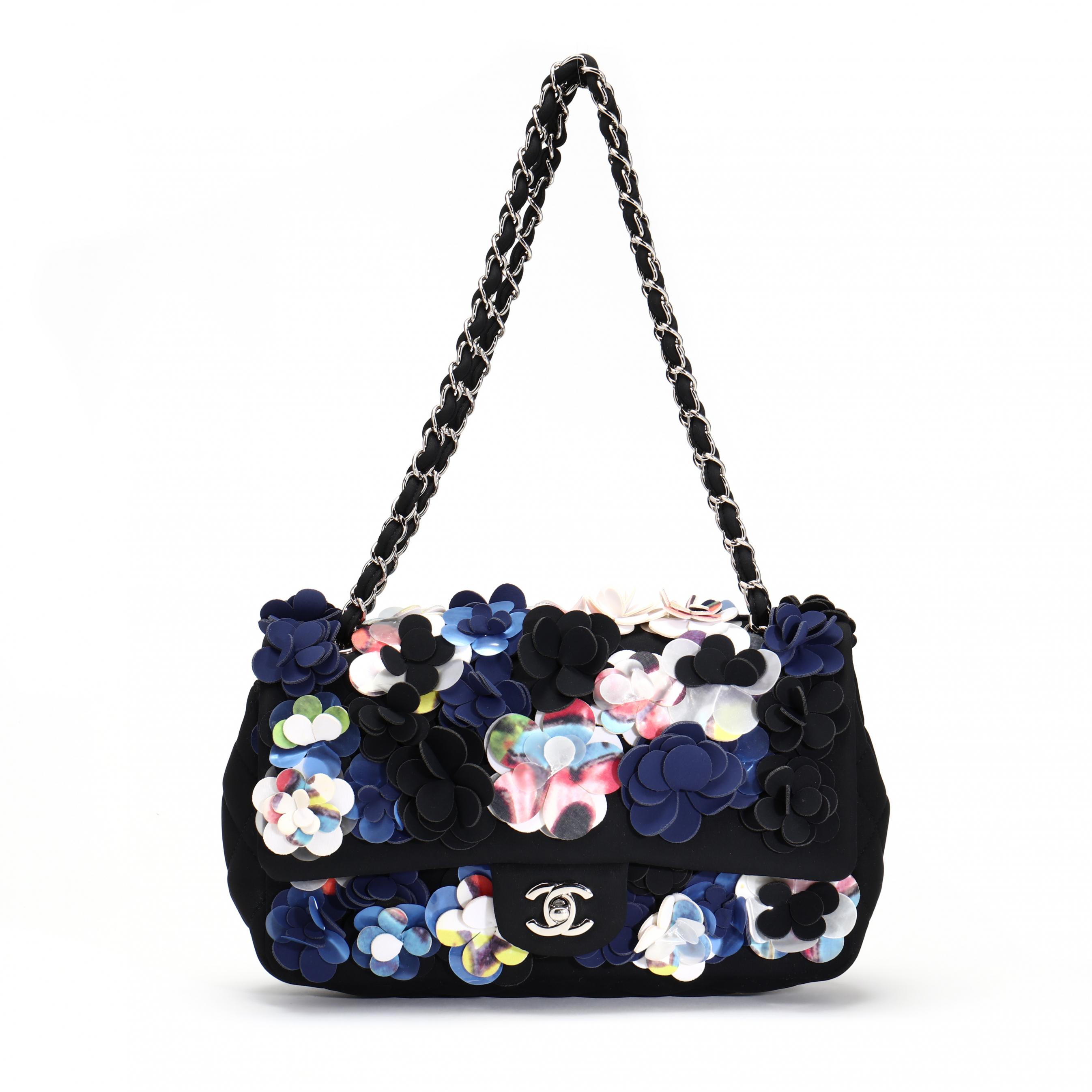 Chanel Flower camellia Black Grey Plastic ref.203580 - Joli Closet