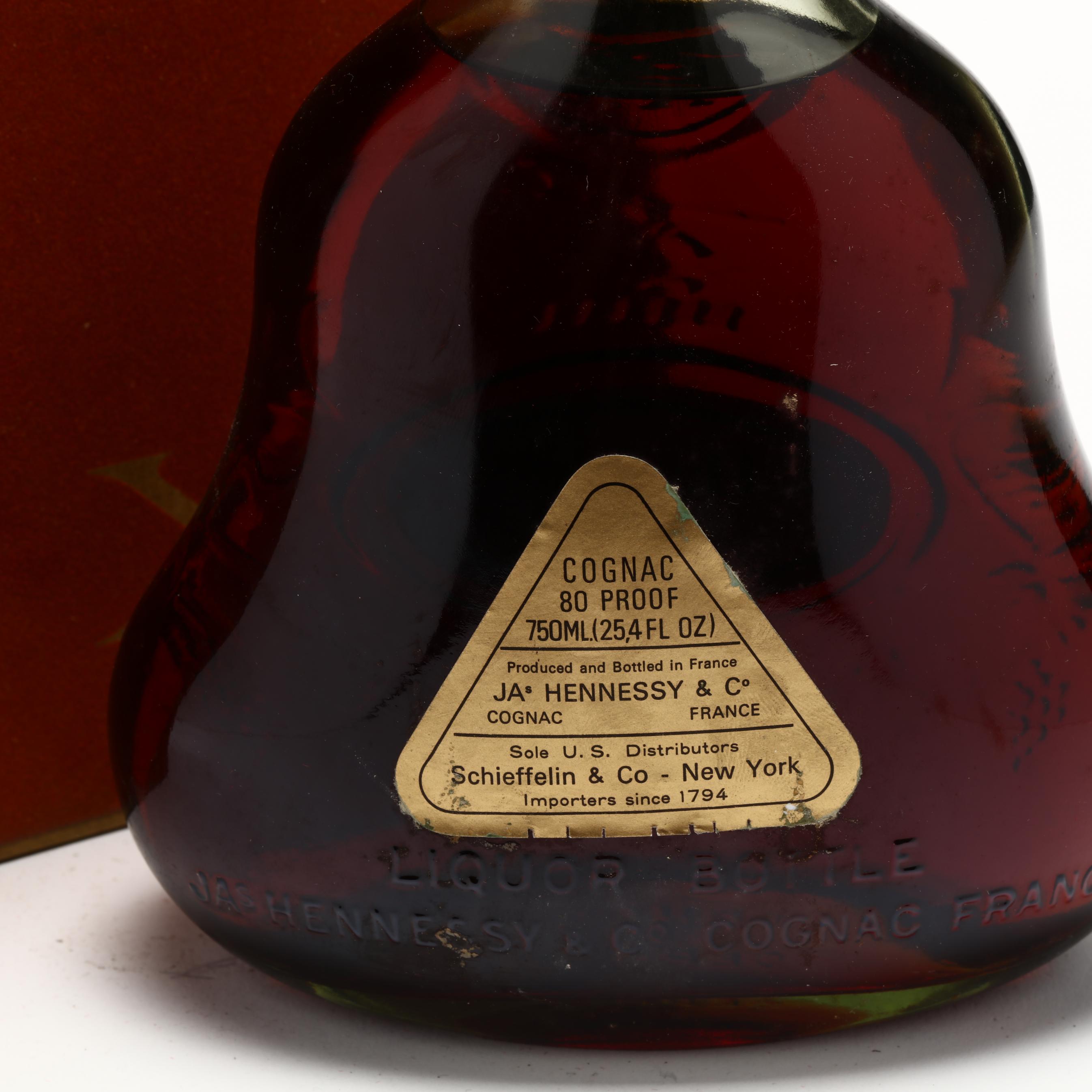 Jas Hennessy XO ヘネシーXO 旧ラベル 2212_xo_bottle_front_2000x2000