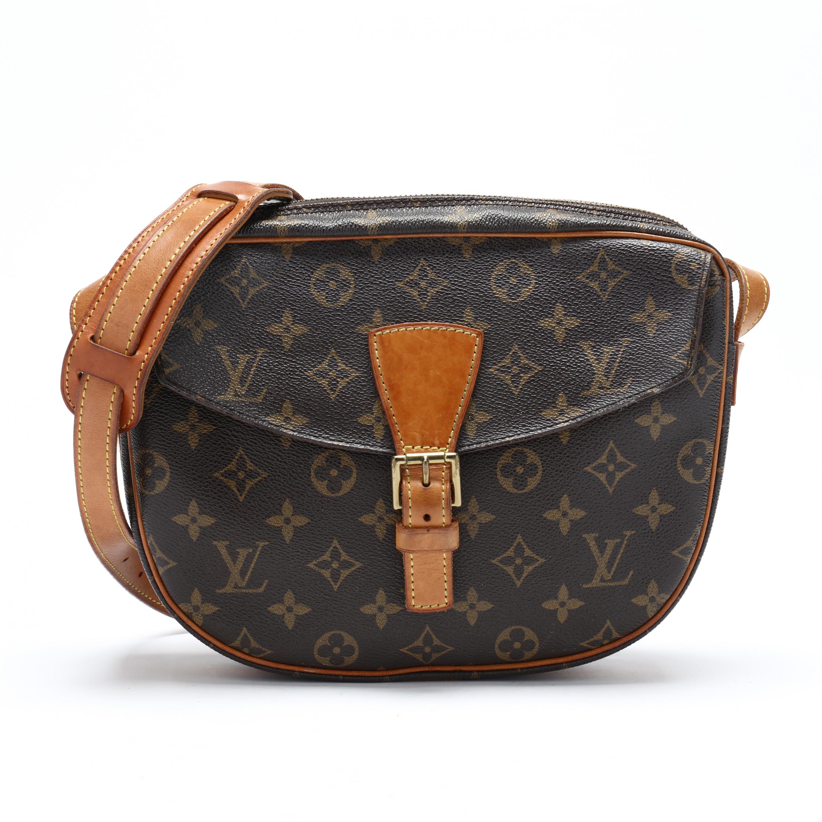 Sold at Auction: Louis Vuitton, Louis Vuitton Pochette Messenger Bag LV  Purse