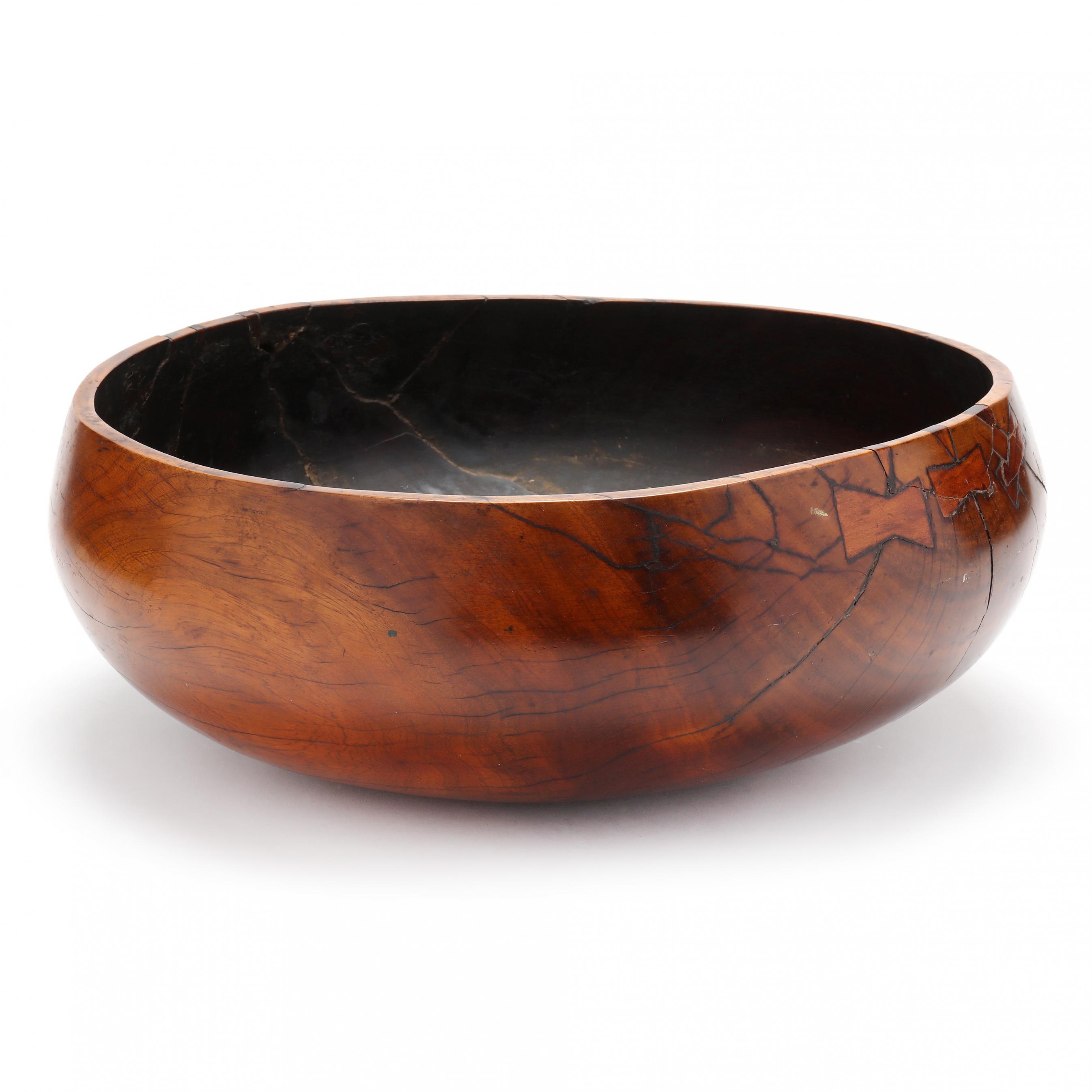 An Impressive Large Hawaiian Poi Bowl, Umeke La'au Pakaka (Lot 171
