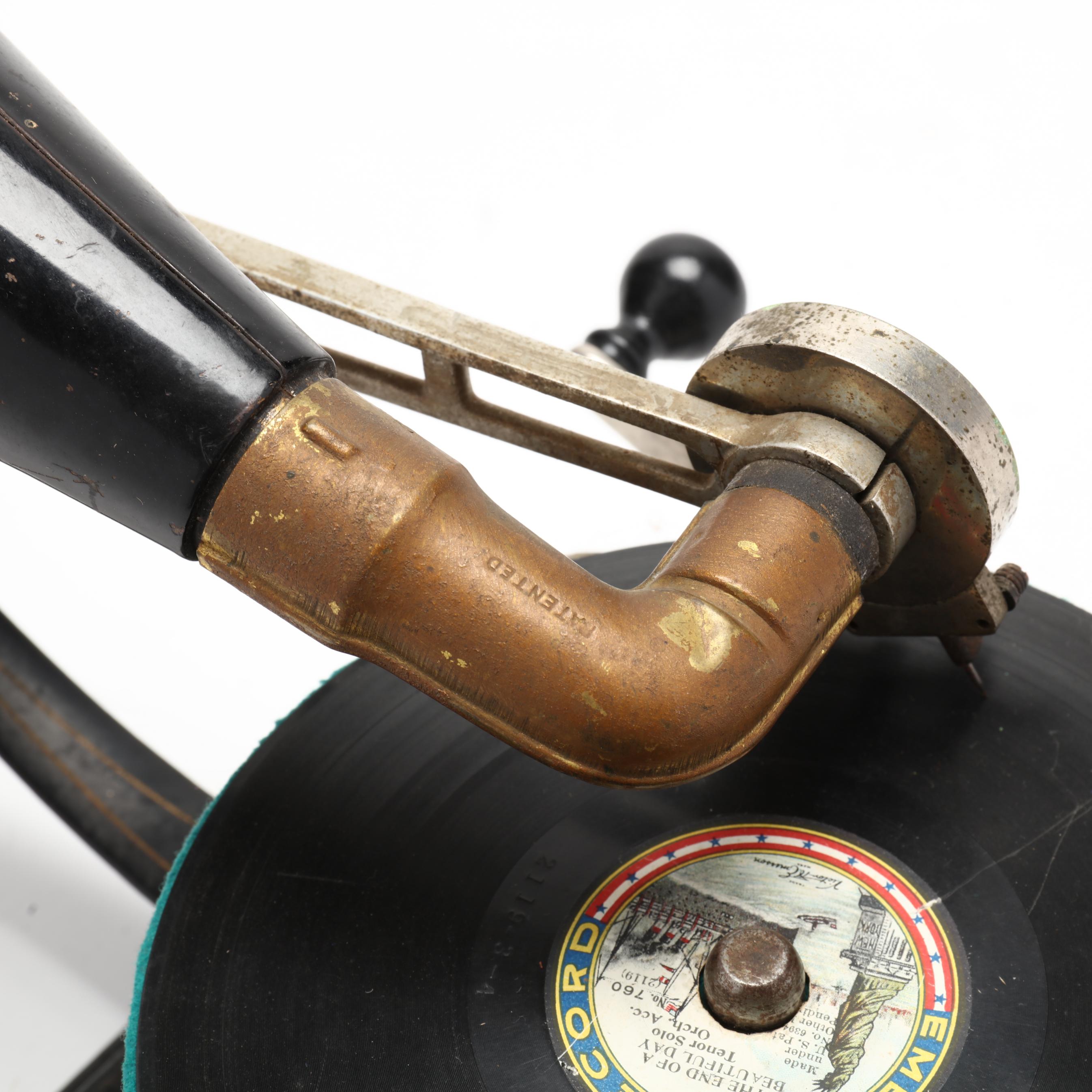 Columbia Model AU Disc Graphophone (Lot 1352 - March Estate