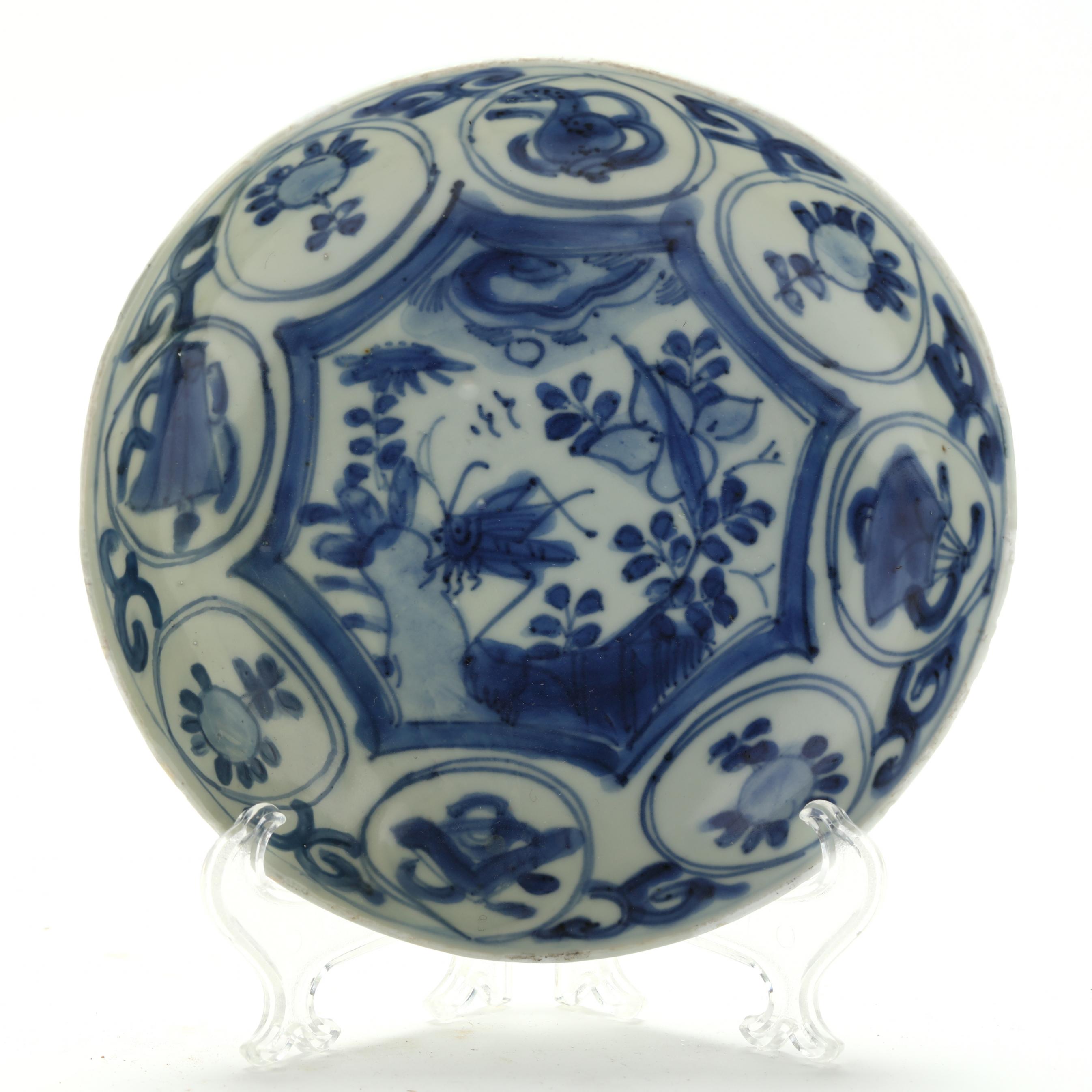 A Chinese Porcelain Blue and White Saucer Dish with