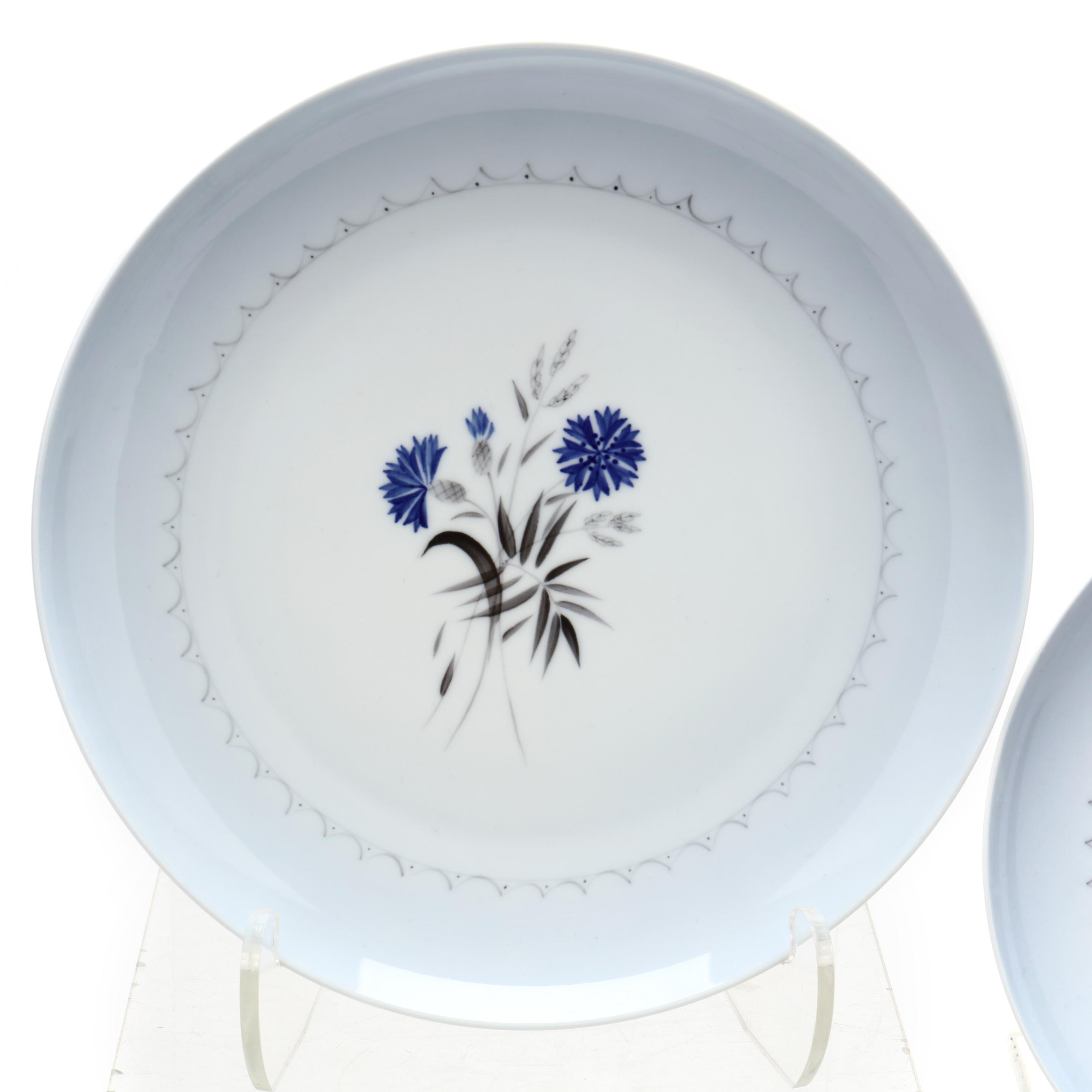 Bing & Grondahl, A Large Set (155) Cornflower Blue Edge Tableware