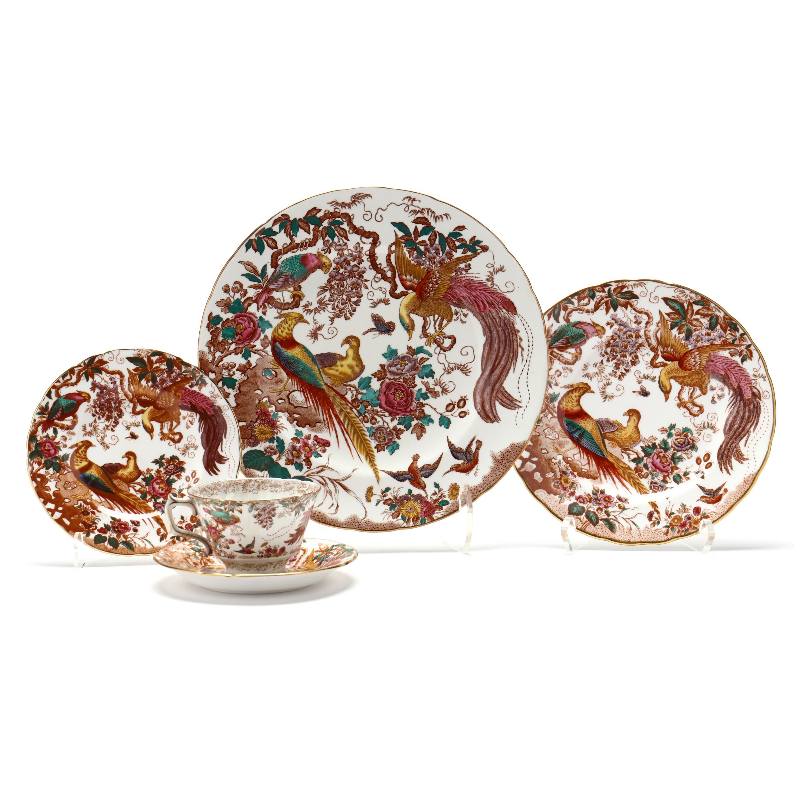 Royal Crown Derby, (143) Pieces Olde Avesbury China