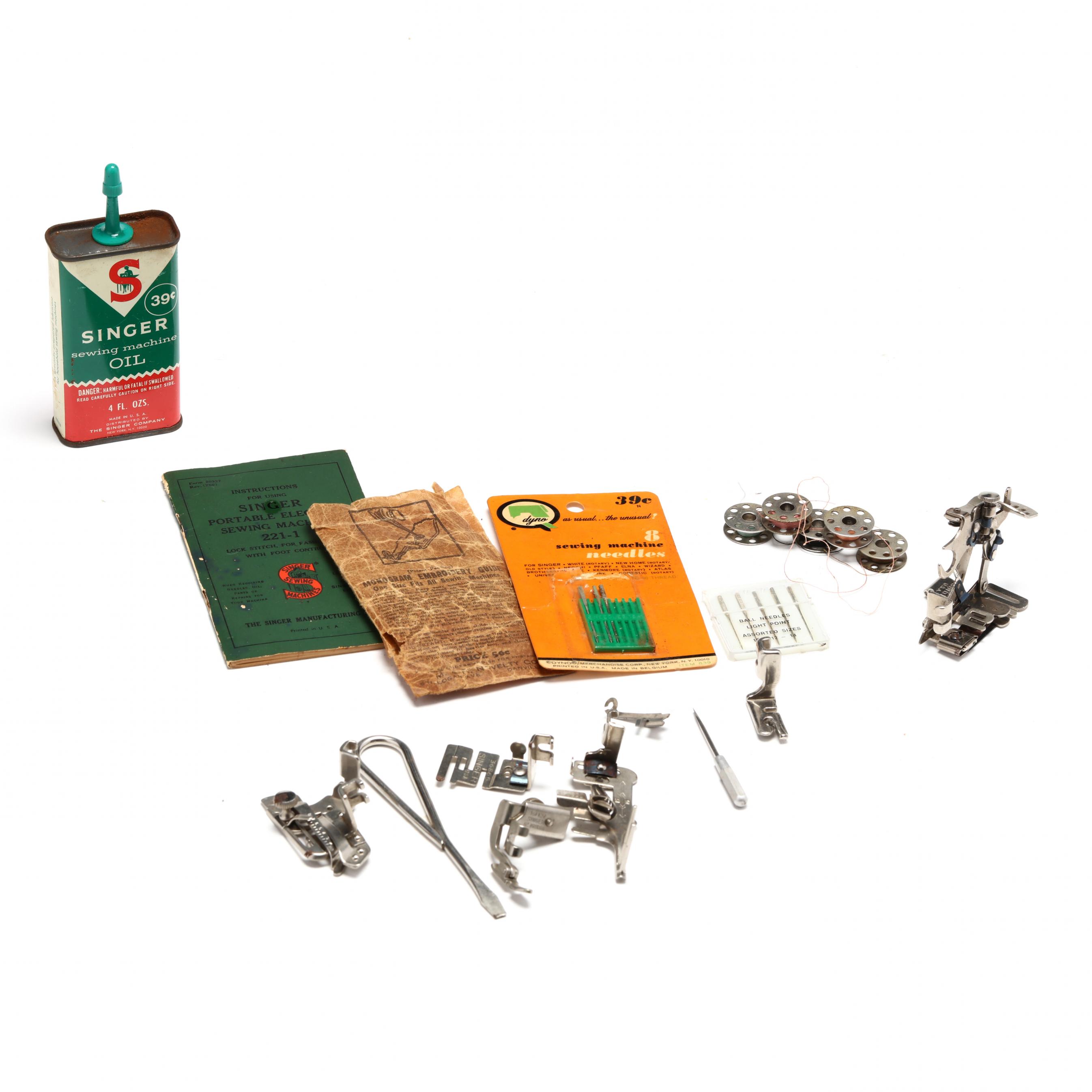 Singer Featherweight 221-1 Electric Sewing Machine (Lot 1106