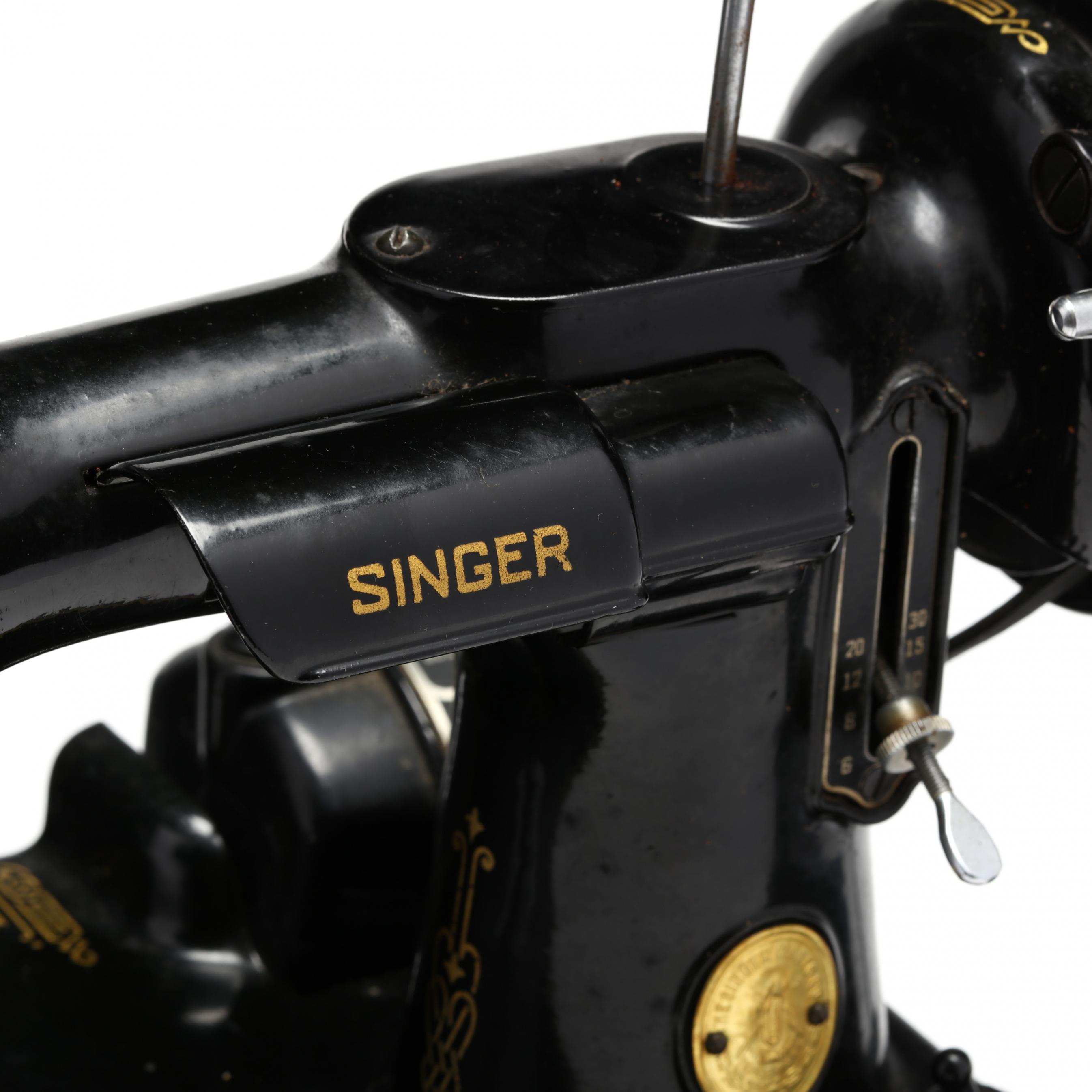 Singer Featherweight 221-1 Electric Sewing Machine (Lot 1106