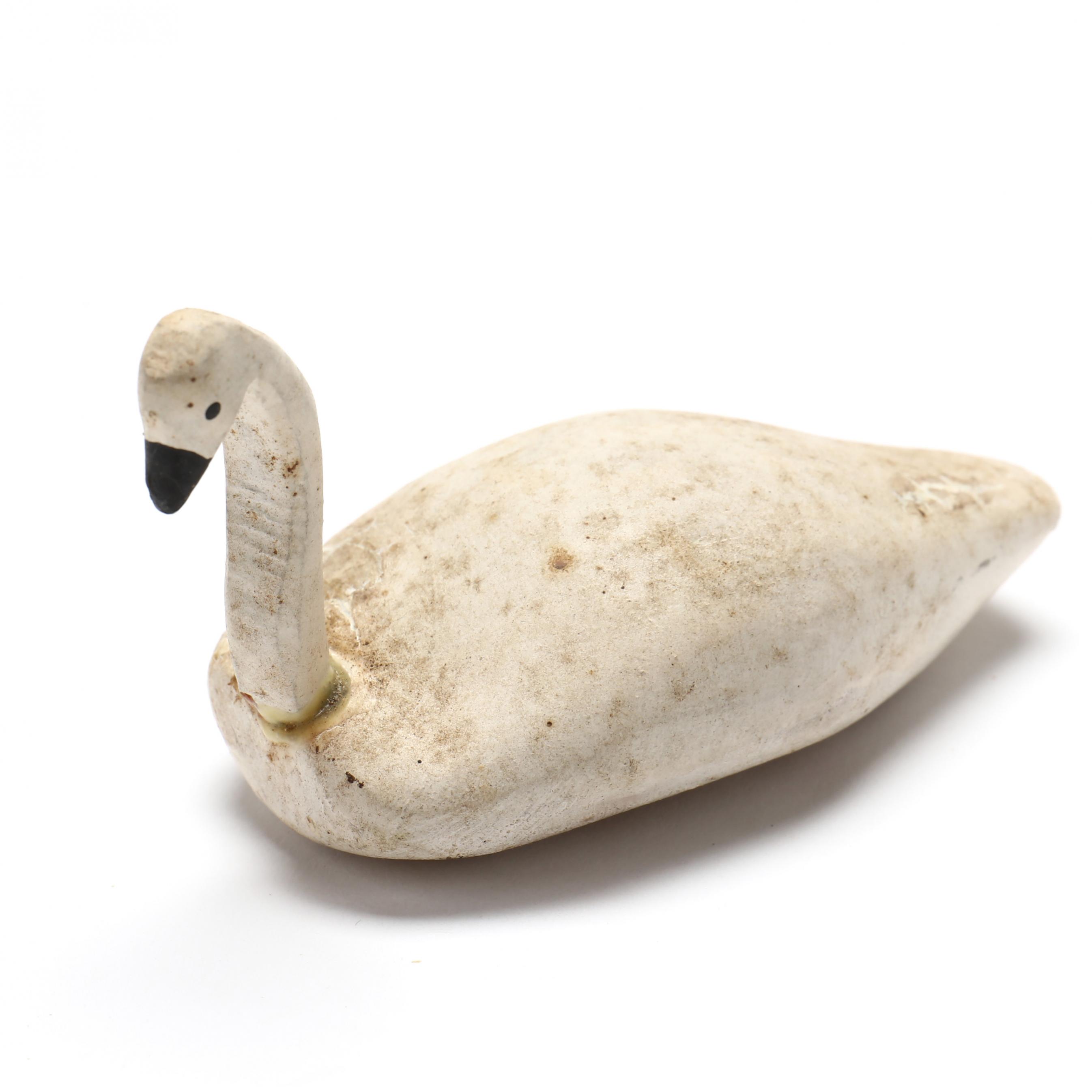 attributed Vernon Parker (NC, 1902-2001), Miniature Swan (Lot 1063 attributed Vernon Parker (NC, 1902-2001), Miniature Swan (Lot 1063