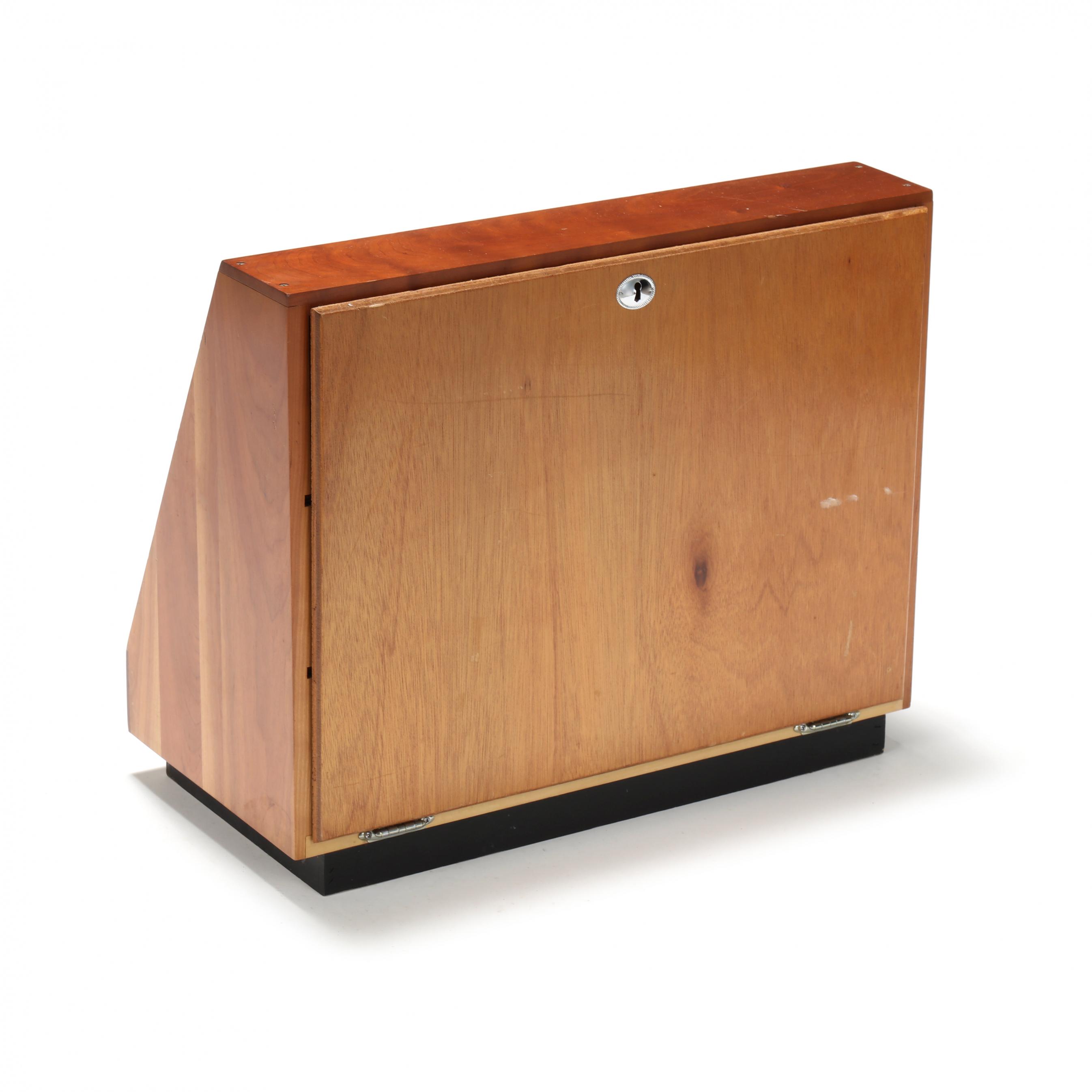 Case XX Cutlery Retail Display Case (Lot 4289 - Sporting Art