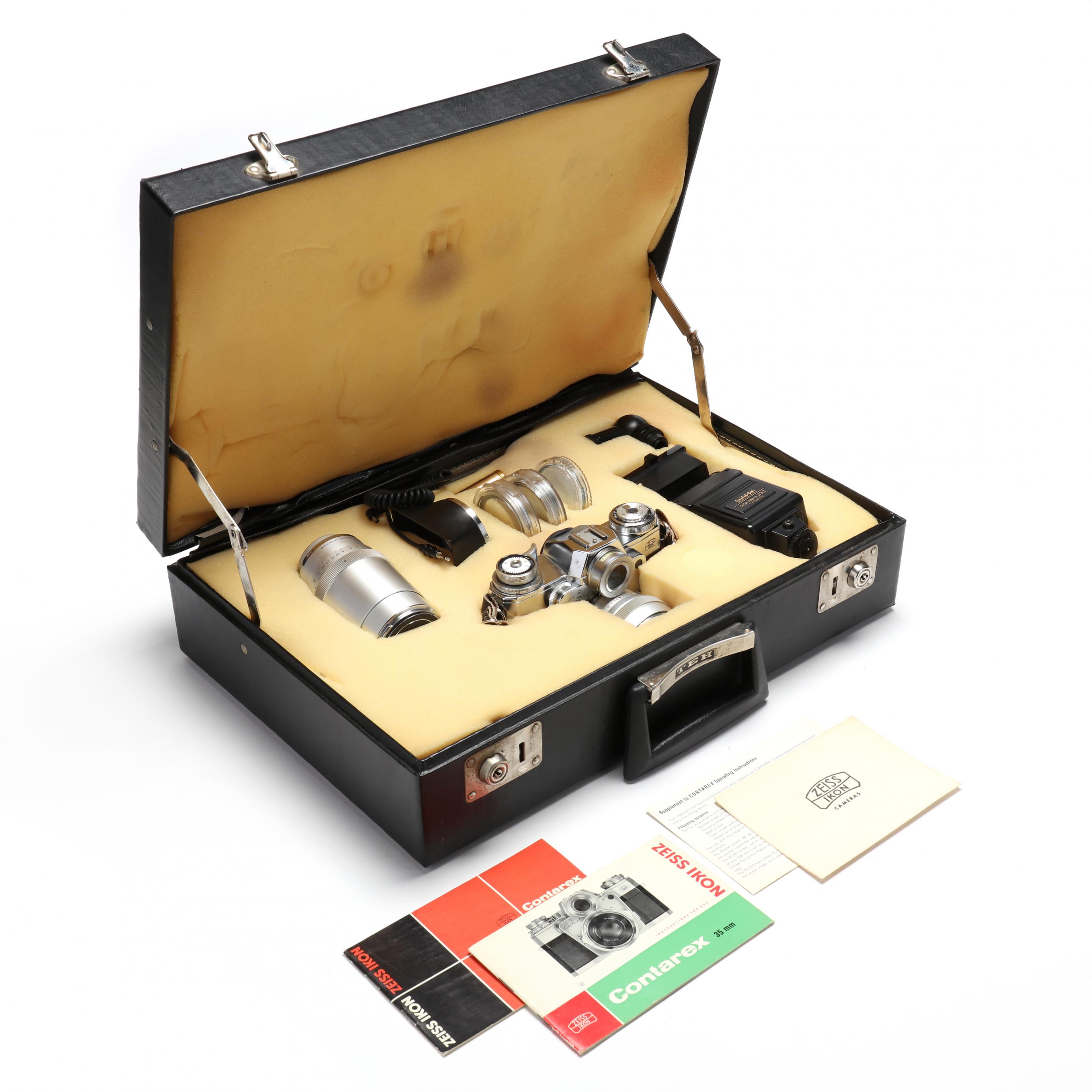 ZEISS IKON CONTAREX ボディーのみ マガジンバックパネル付き Cased Zeiss Ikon Contarex Camera, with Lenses and Field Equipment