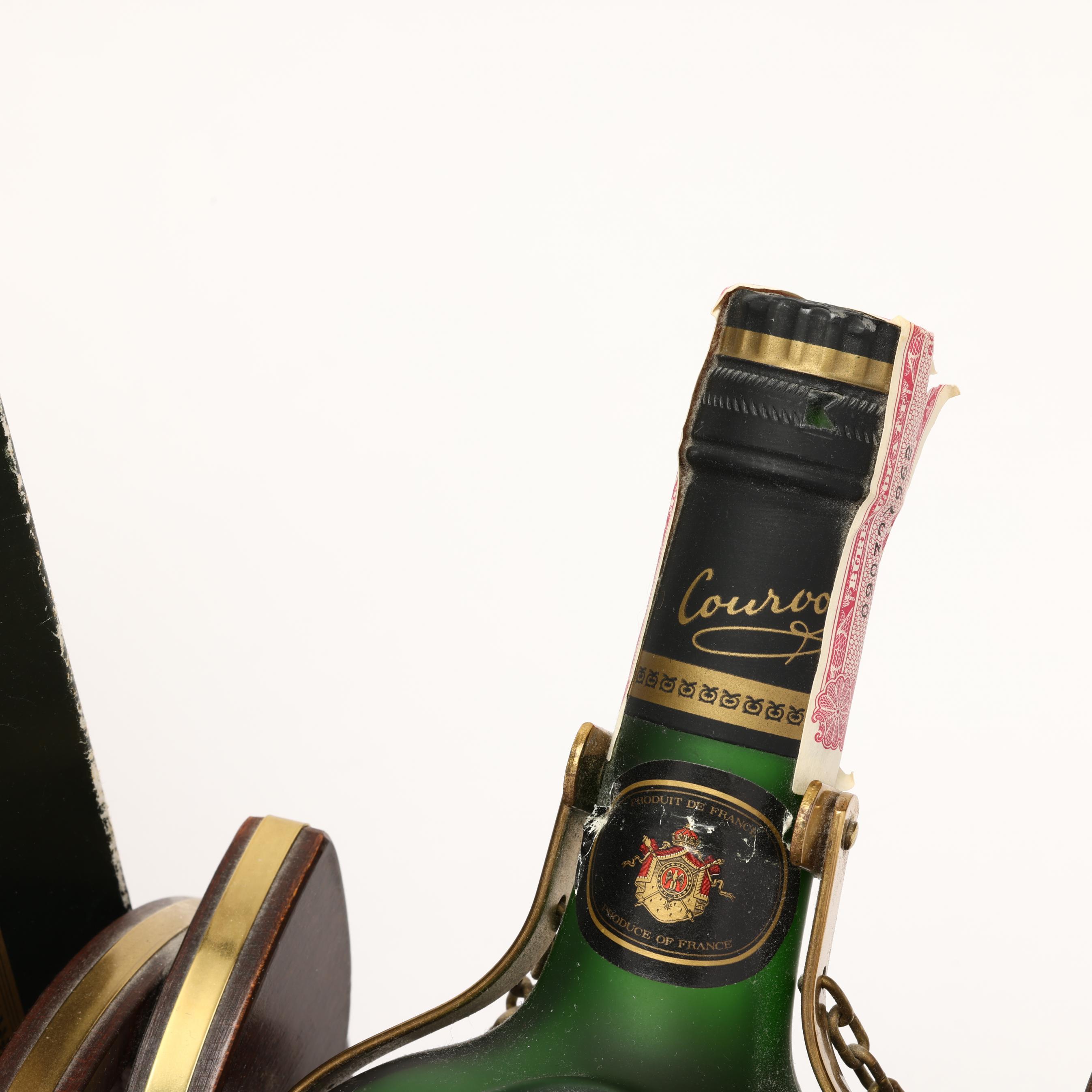 Courvoisier V.S.O.P. Cognac, Presentation Pouring Cannon