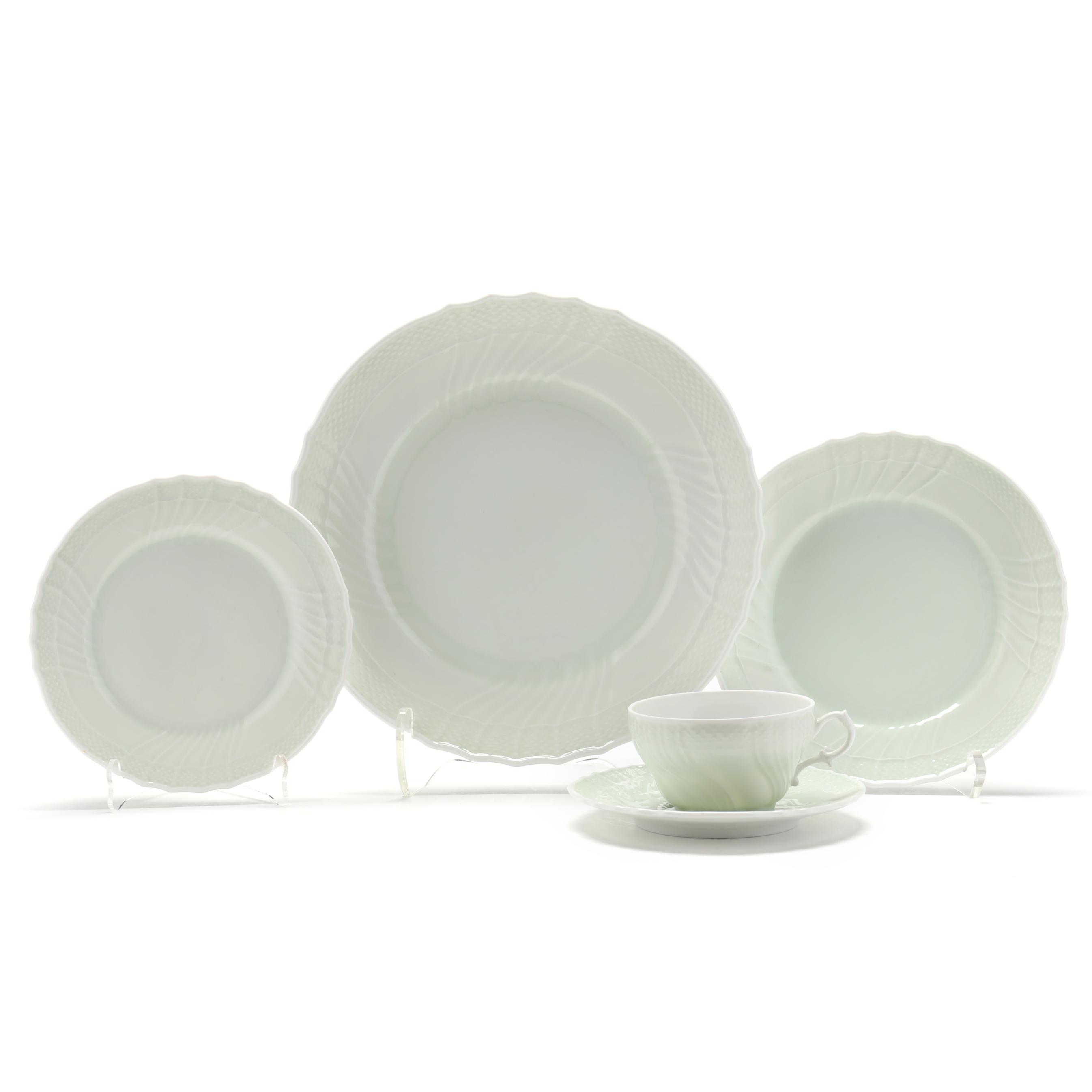 A Richard Ginori Vecchio Ginori Mint Green Porcelain Dinner