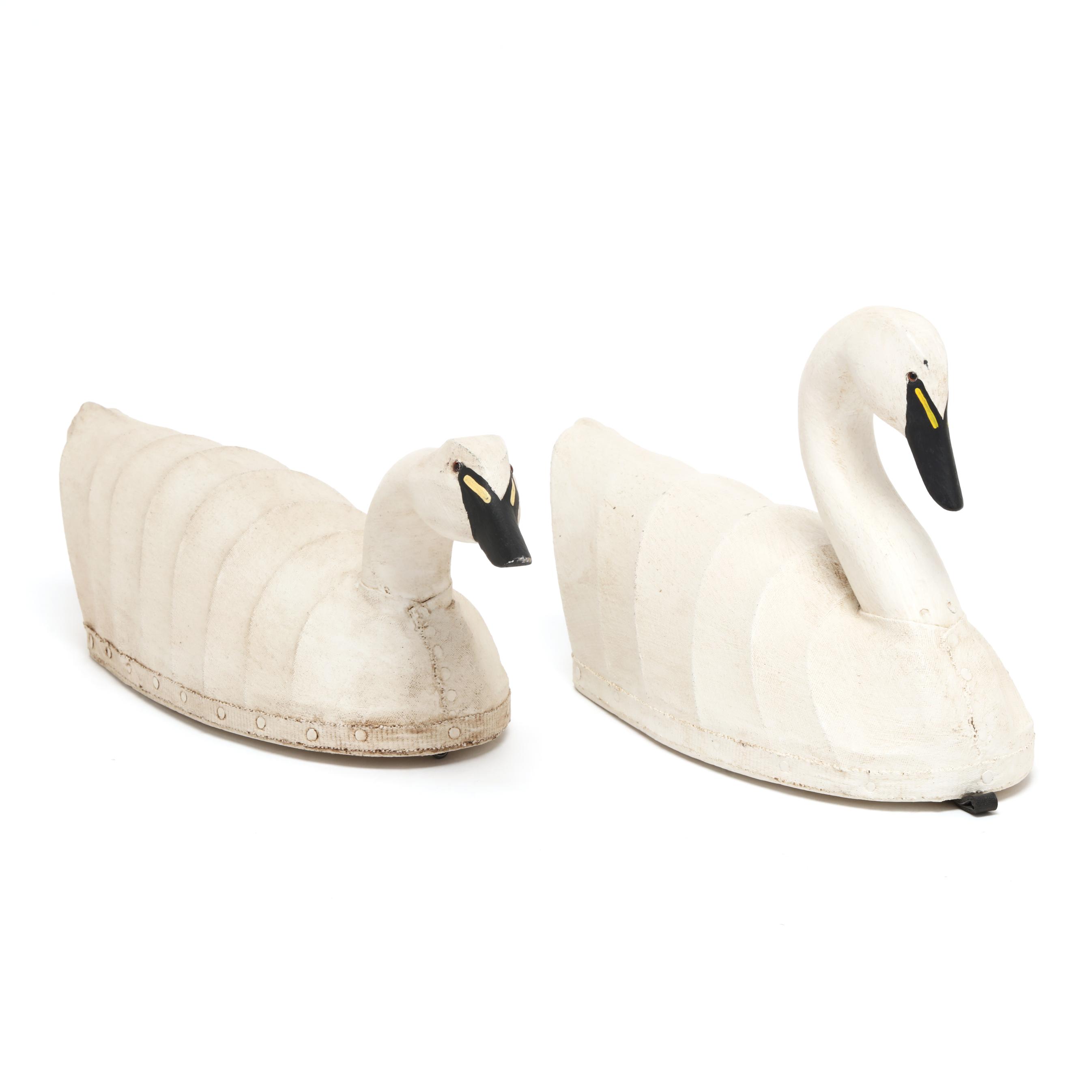 SWANY（スワニー）　TINO MARK II（ティノ マーク2）」M 美品 William Moseley (NC, 1925-2015), Diminutive Swan Pair (Lot 1268