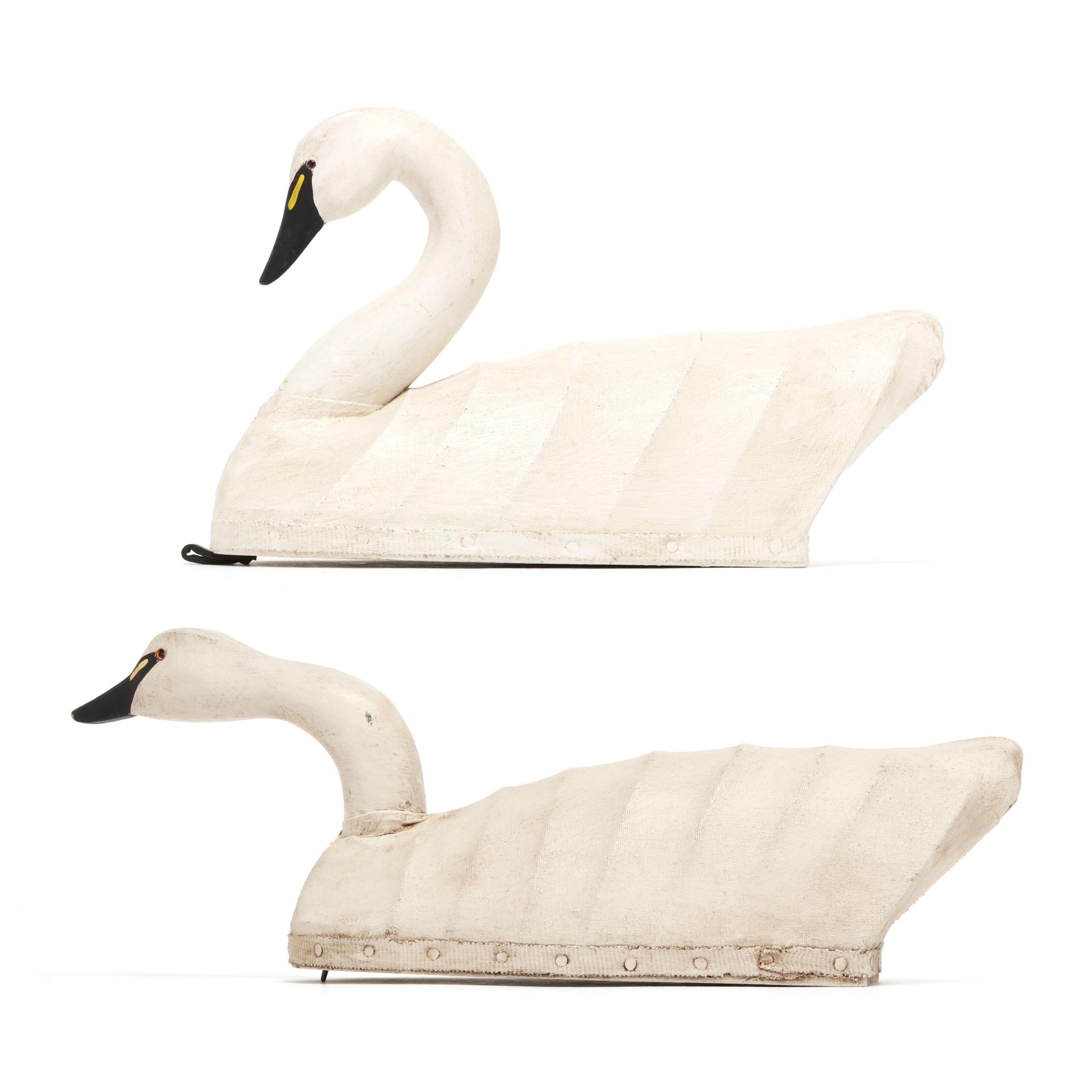 William Moseley (NC, 1925-2015), Diminutive Swan Pair (Lot 1268