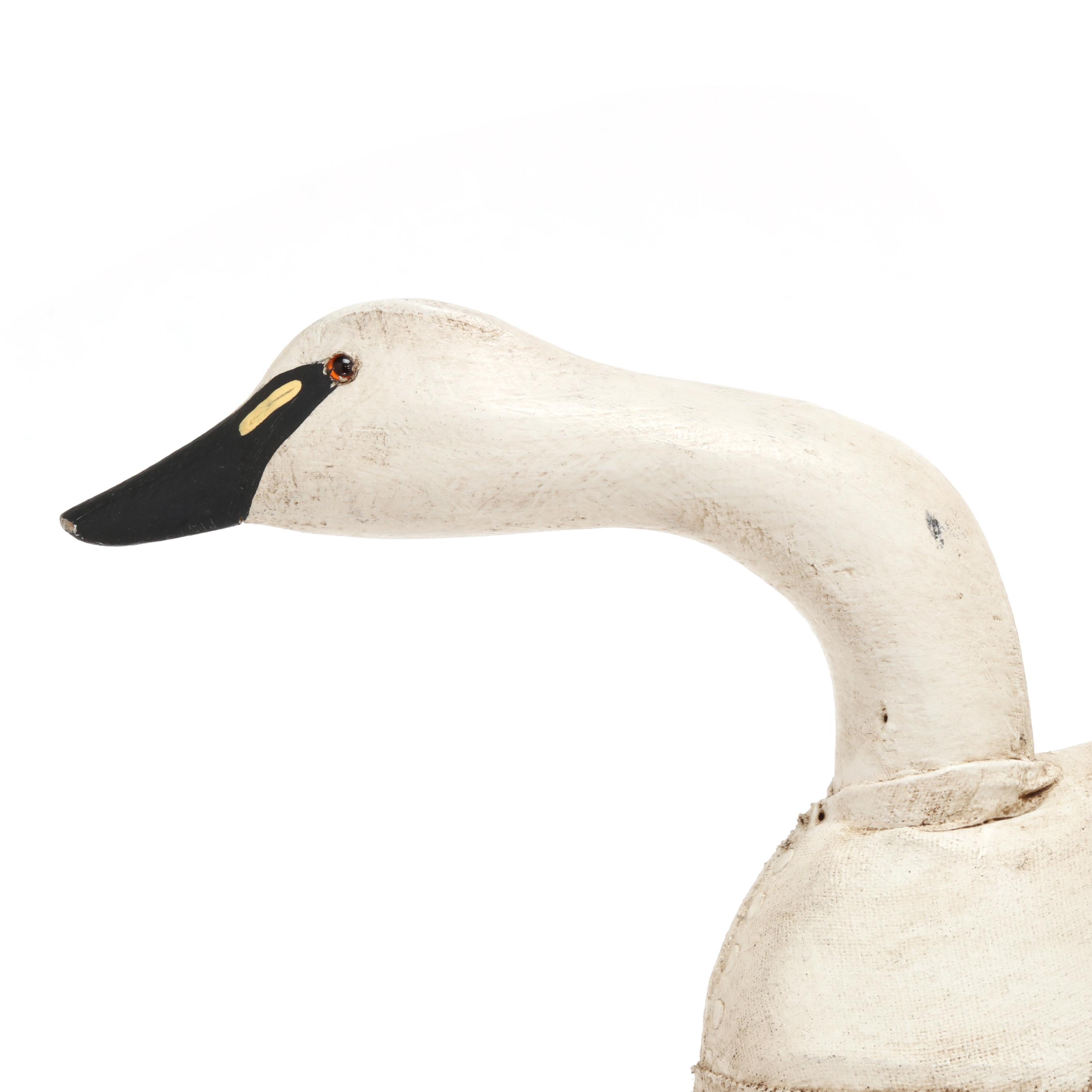 【新品未使用】WILD SWANS PONT William Moseley (NC, 1925-2015), Diminutive Swan Pair (Lot 1268