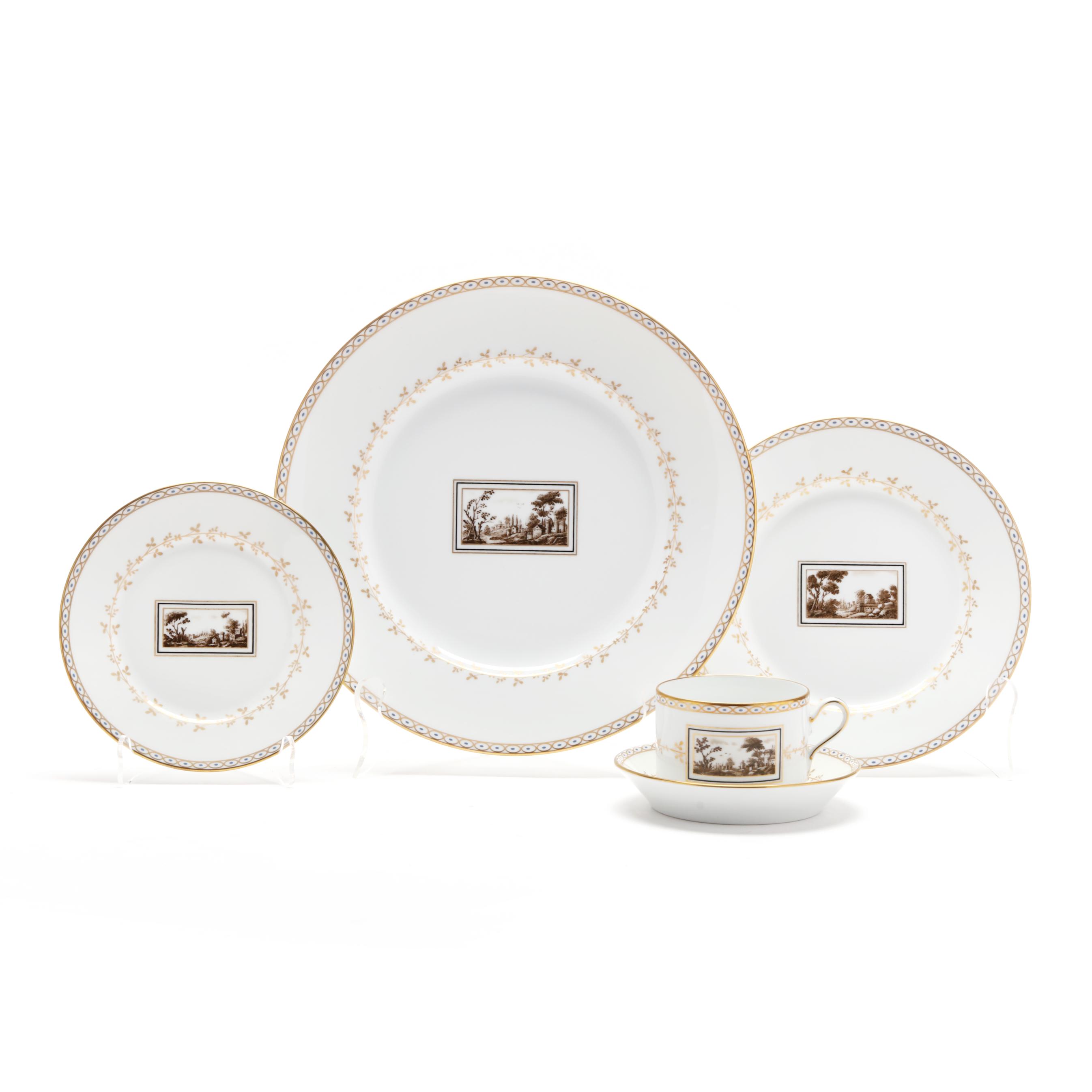 A Richard Ginori Fiesole Porcelain Dinner Service for Eight (Lot