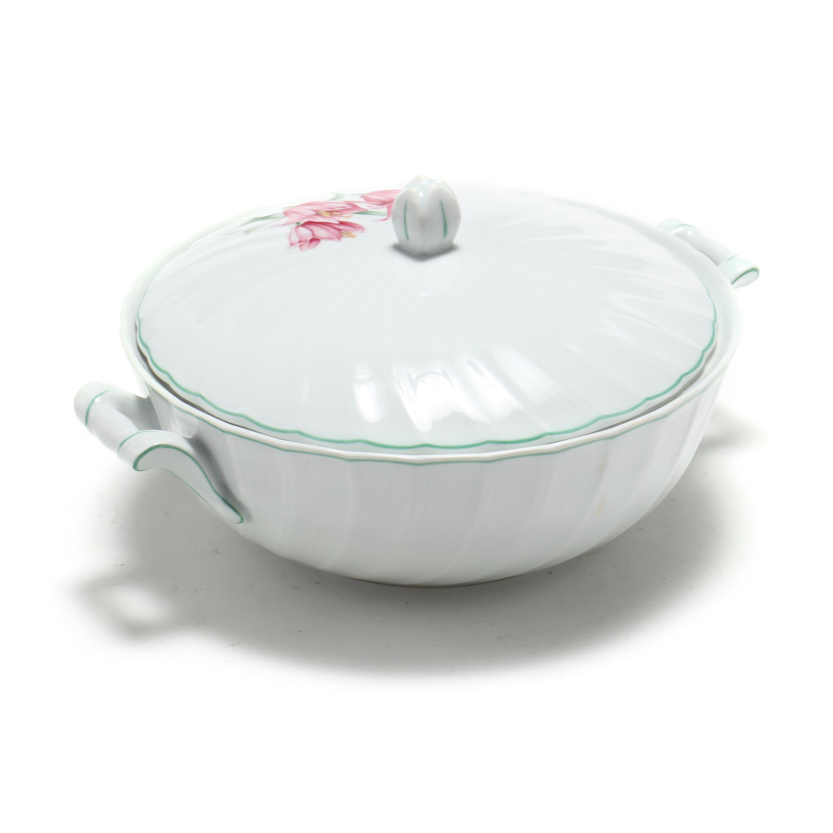 Bernardaud Limoges Crocus Tableware (Lot 2070 - )