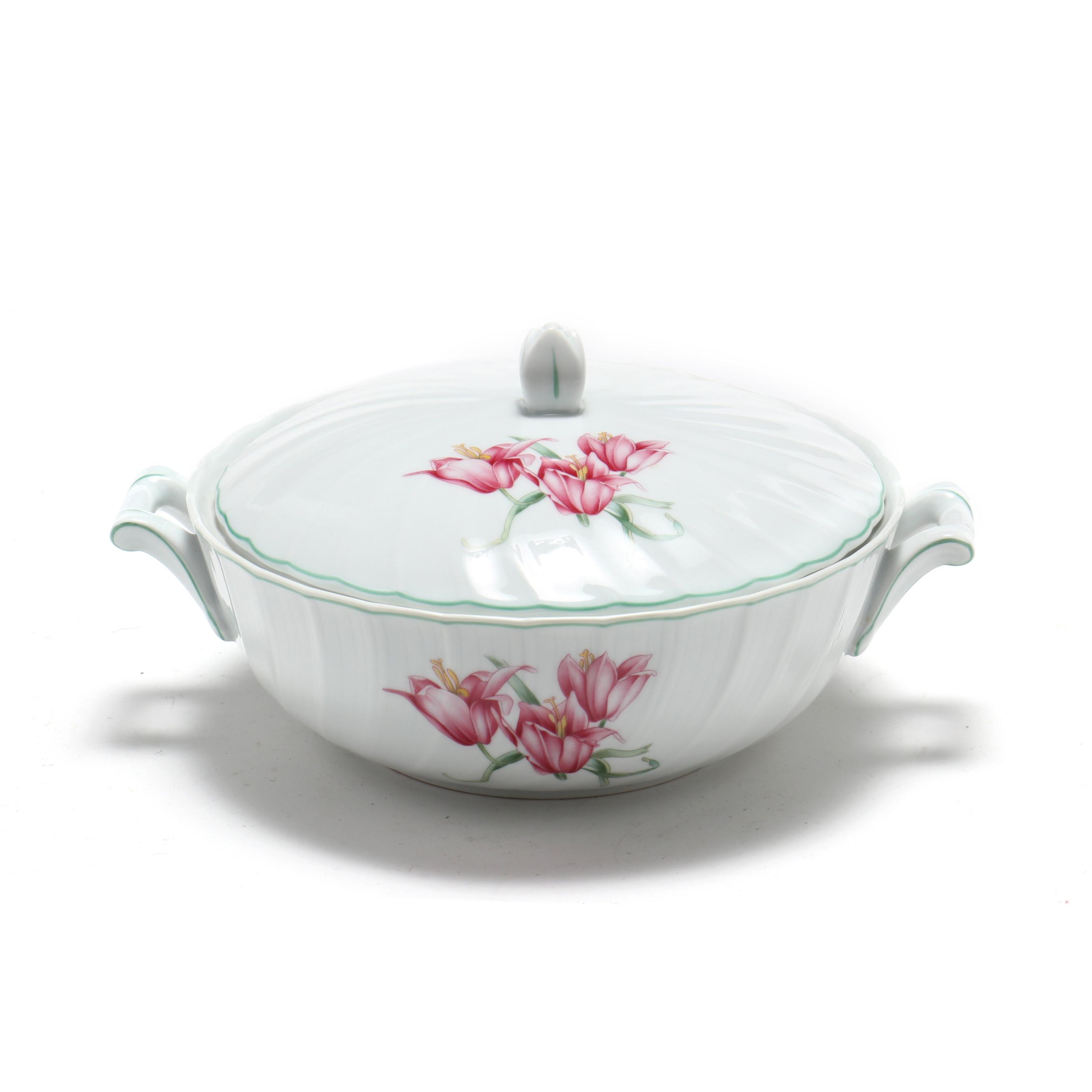 Bernardaud Limoges Crocus Tableware (Lot 2070 - )