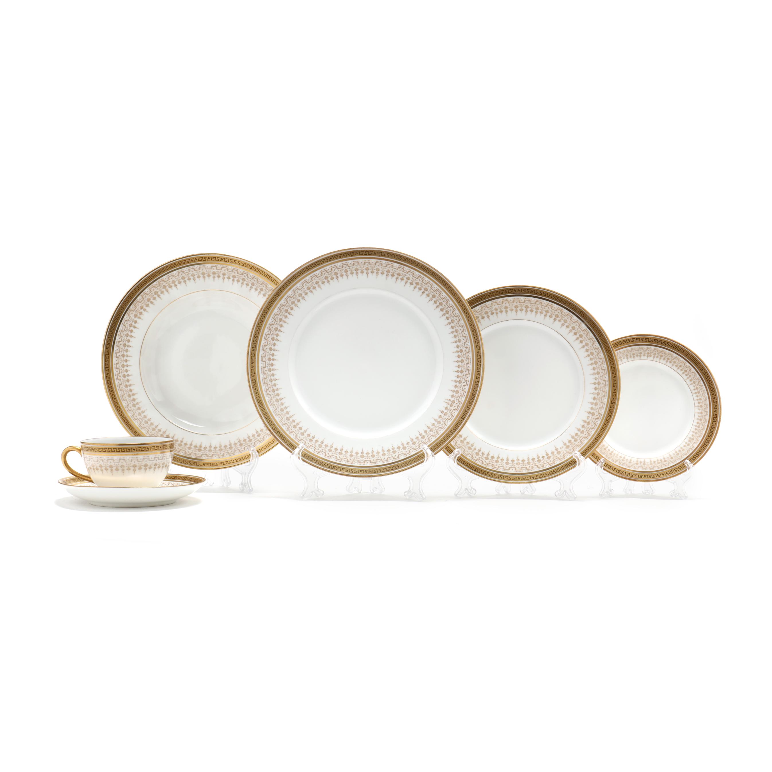 Bernardaud / D & C Limoges Luncheon Service (Lot 2065 - )