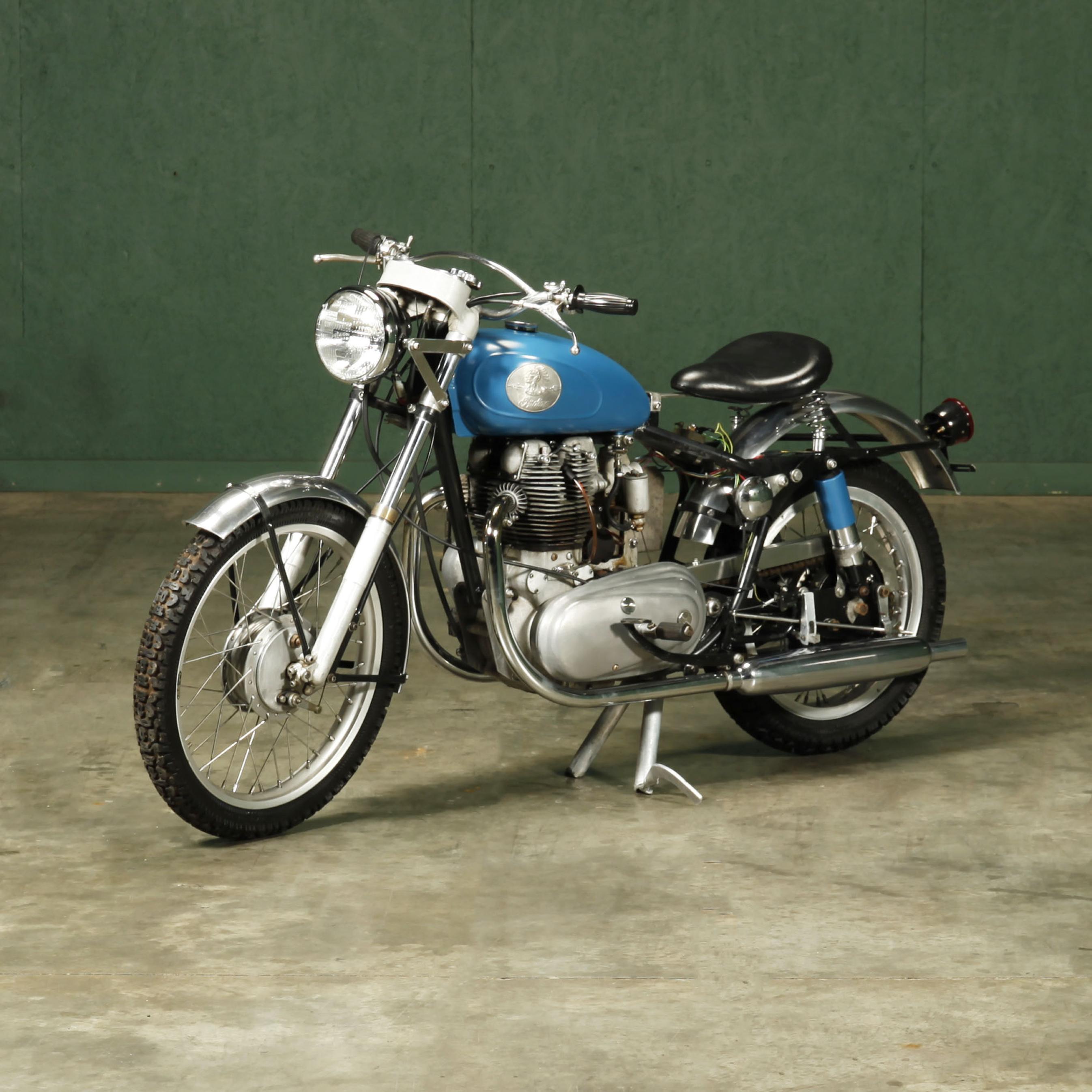 トップス 90s Disney AMERICAN CLASSIC Moter Cycle 1957 Indian Apache 700cc (Lot 2004 - Collector Car & Memorabilia