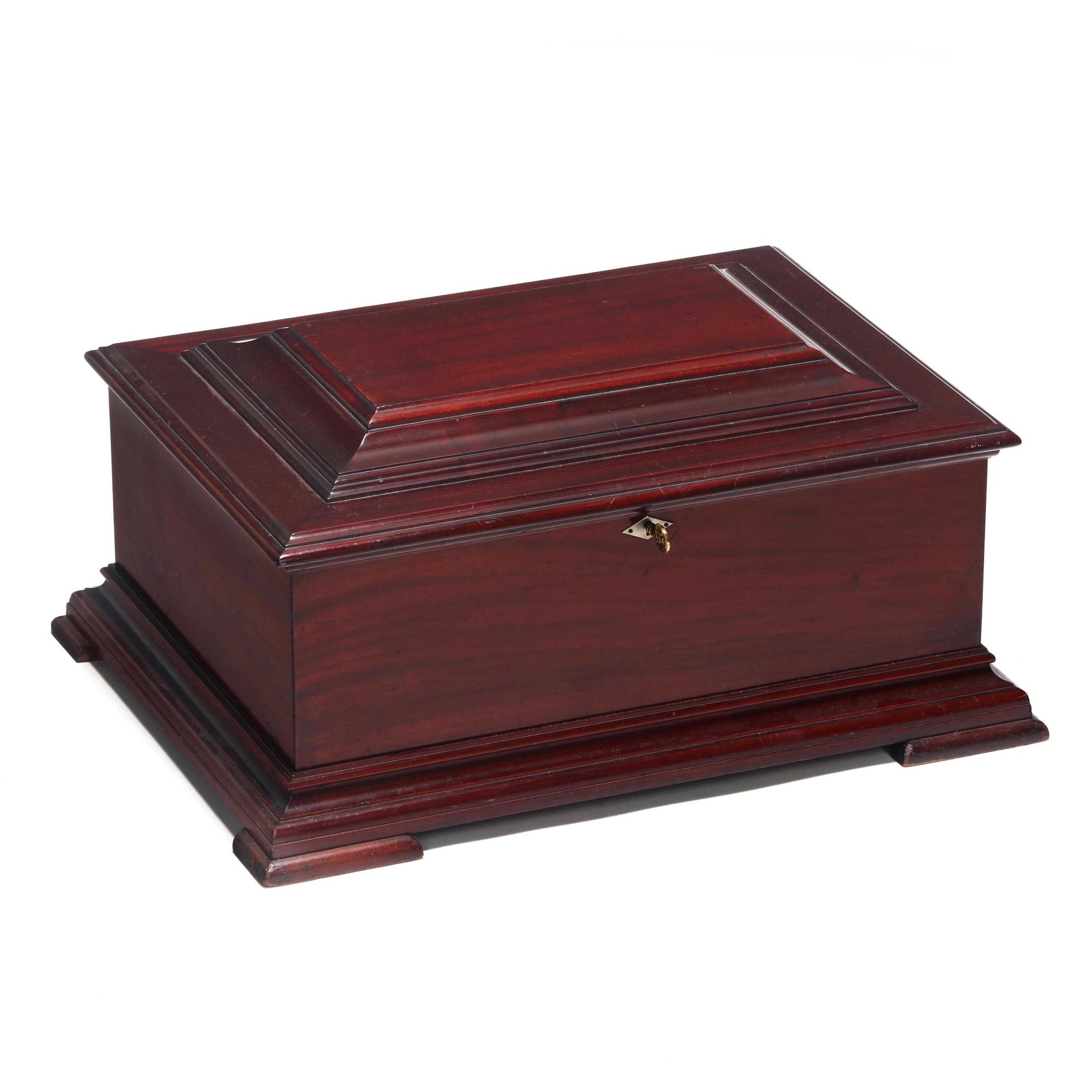 Mira 15 1/2-Inch Music Box with (19) Discs (Lot 5008 - Decorative