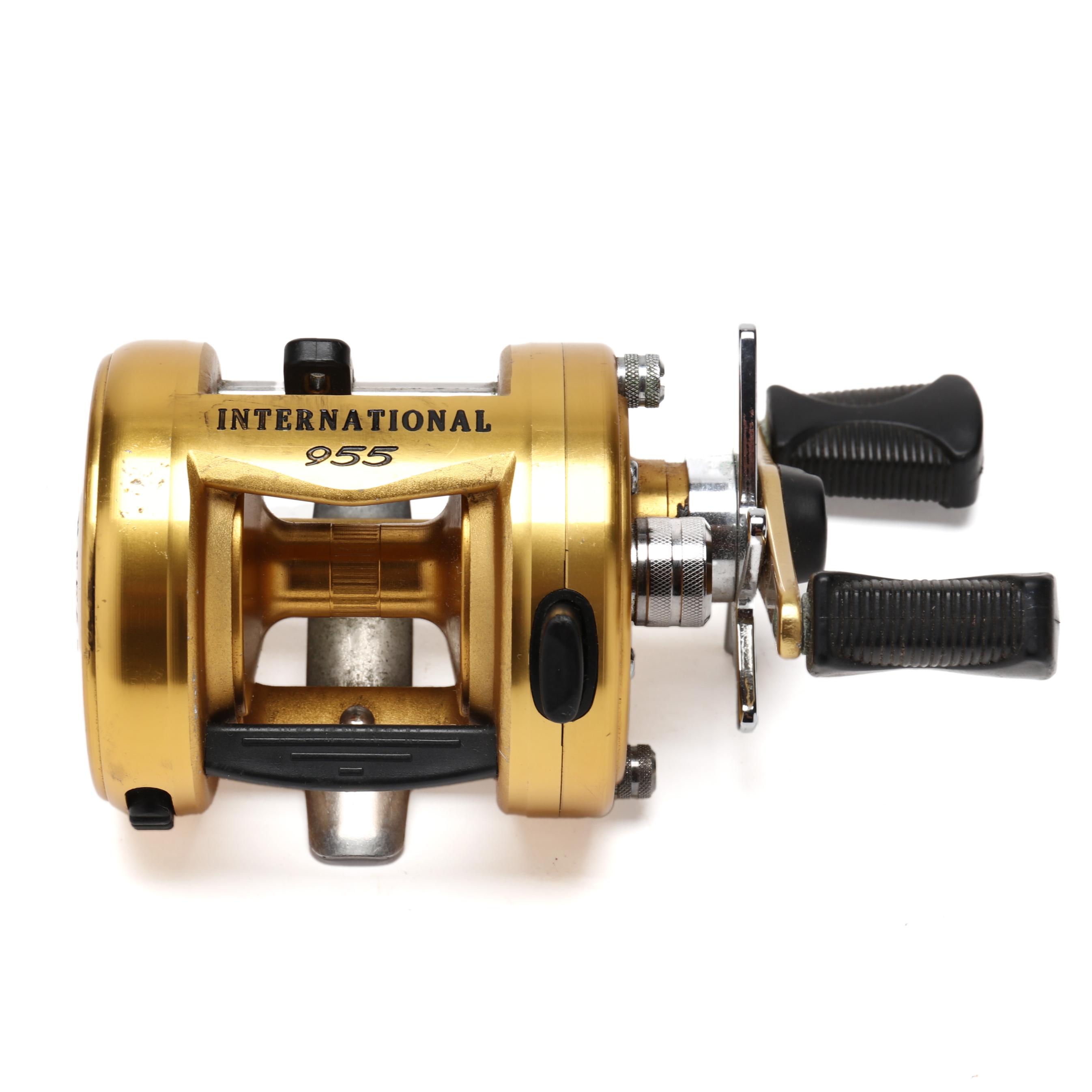 【未使用品】PENN INTERNATIONAL 955 Two Penn International 955 Baitcasting Reels (Lot 2257 - Sporting