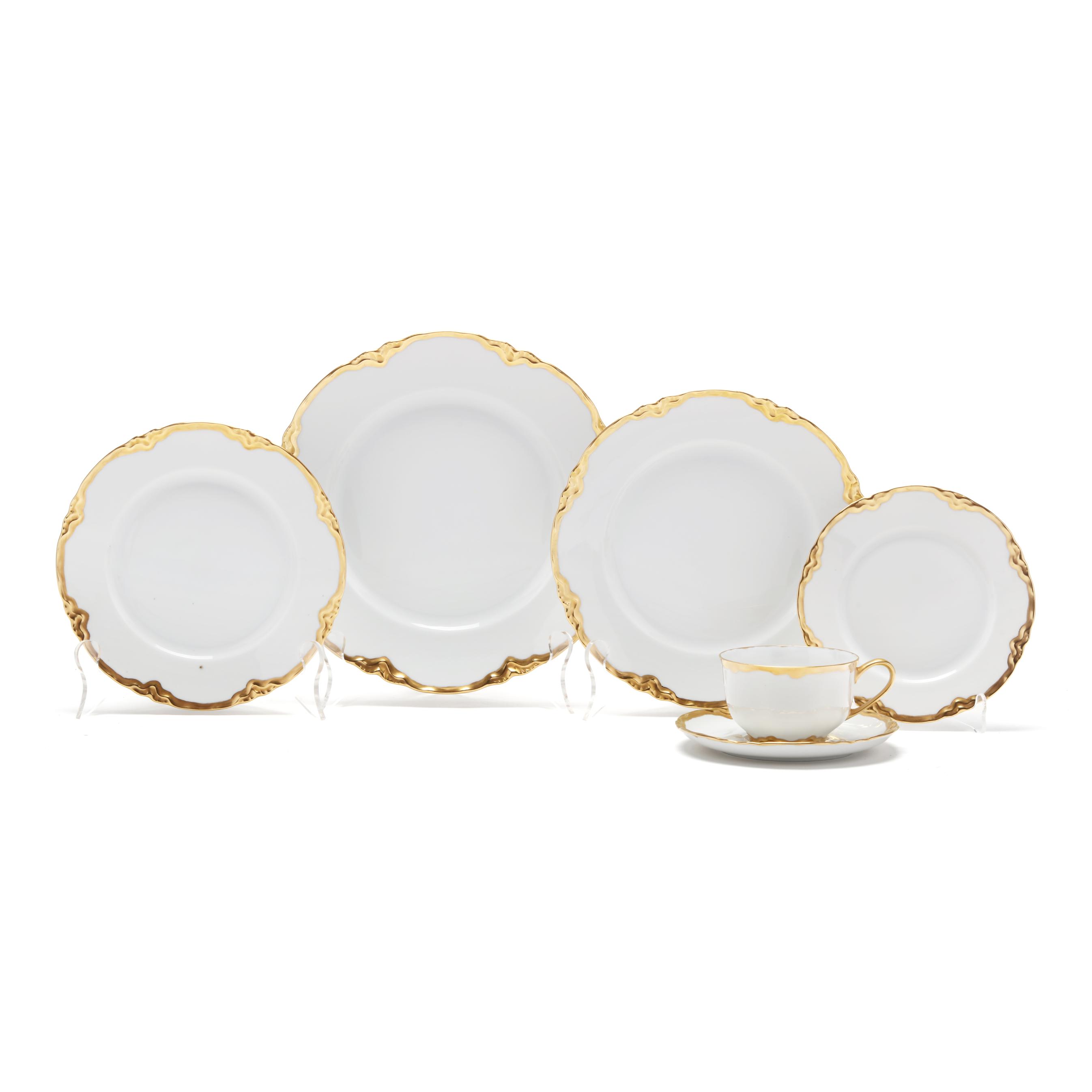 Hutschenreuther, Large Set of Selb Porcelain Dinnerware with Gilt
