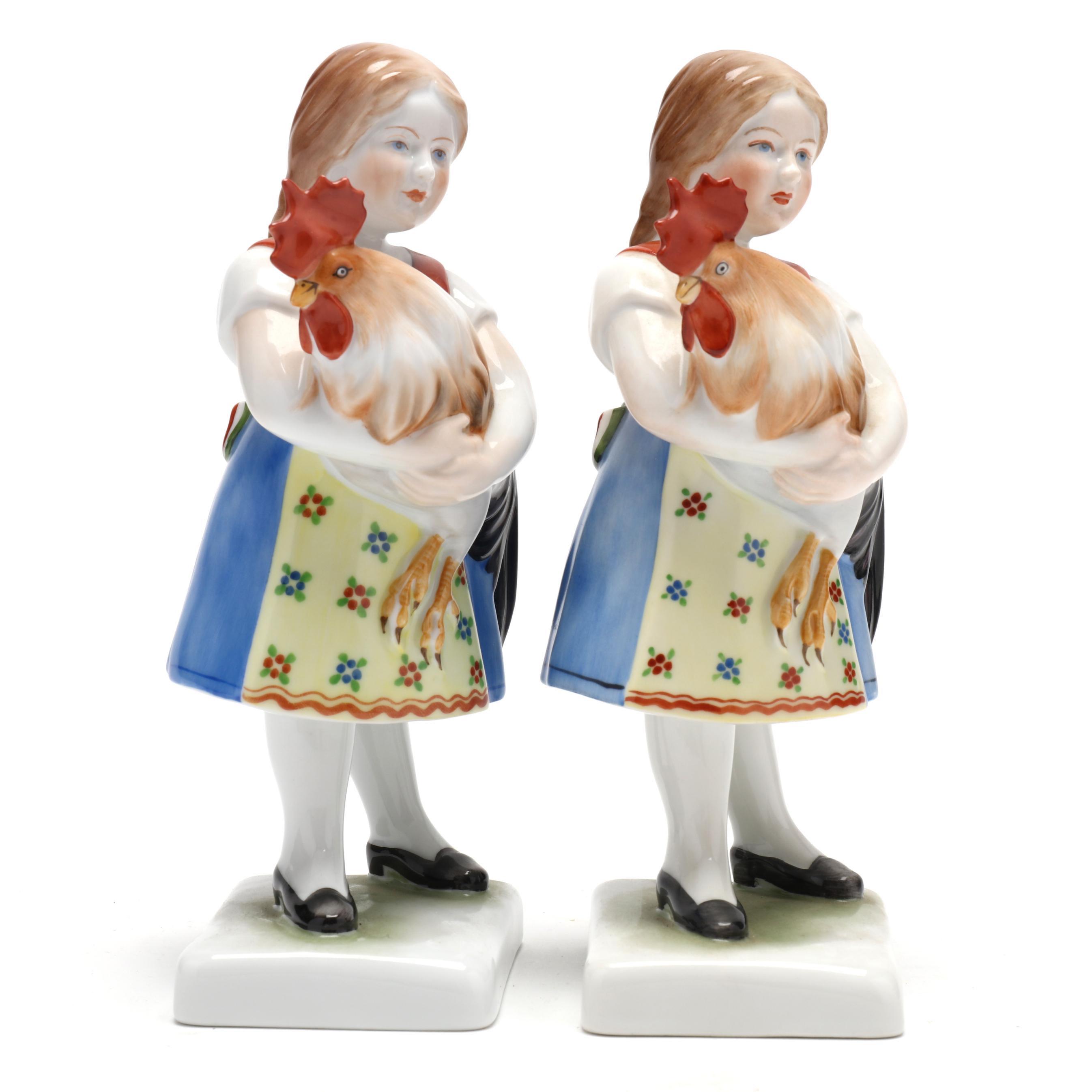 ◇民族衣装の女性◇高さ約１４cm・HEREND・Hungary・Ａ Pair of Herend Traditional Hungarian People, Girl with Rooster