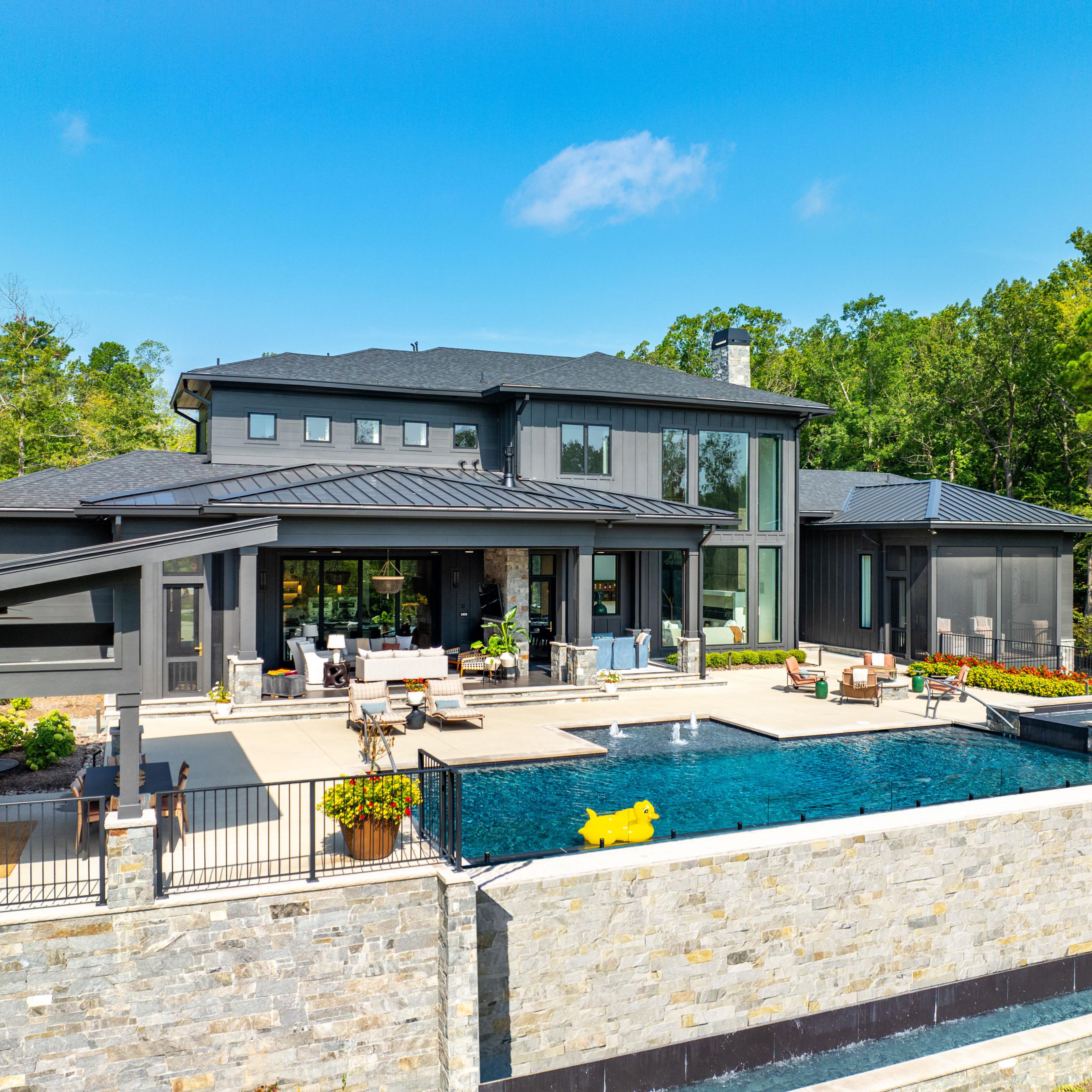 leland-little-properties-a-signature-perfect-moment