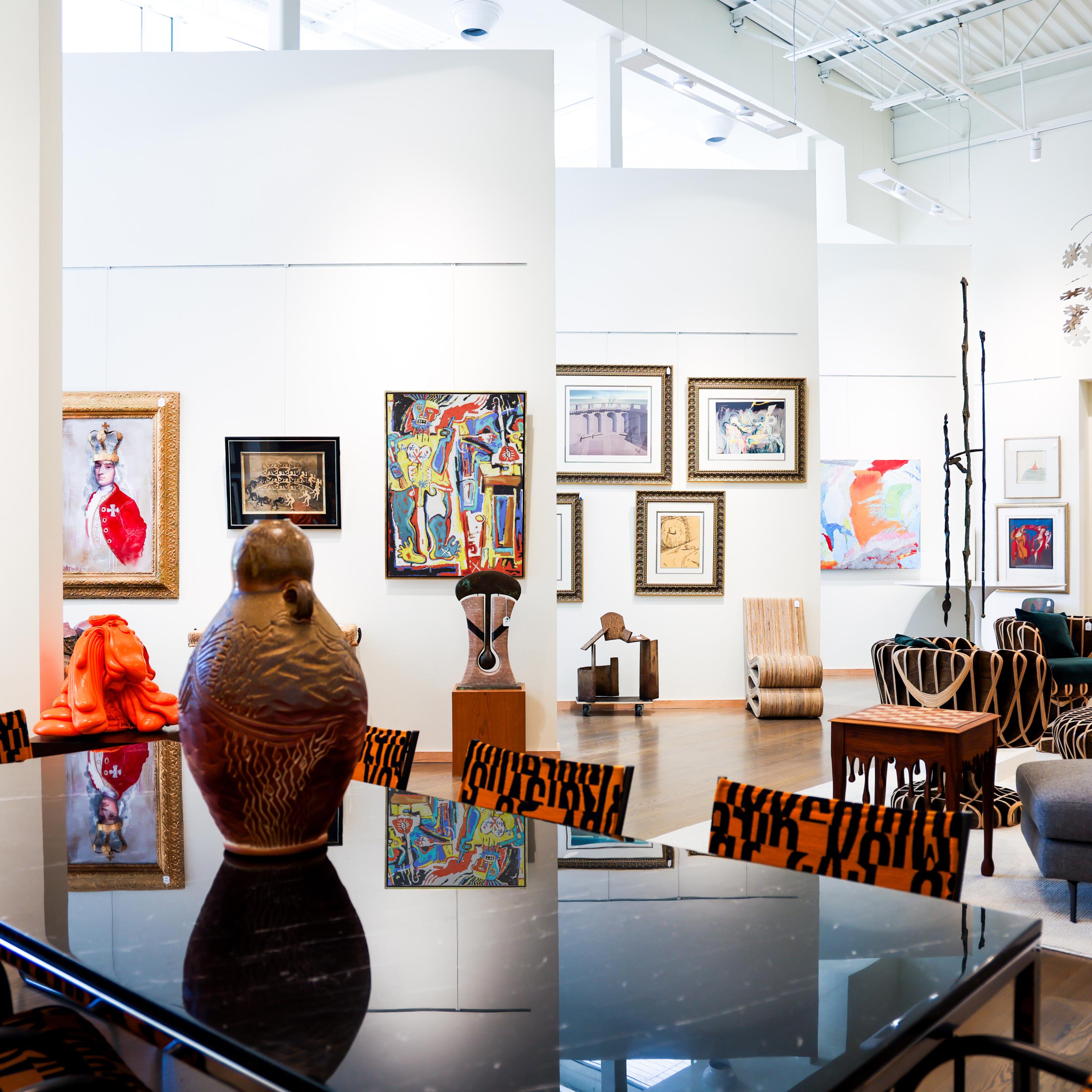 gallery-walkthrough-modern-art-design-in-focus