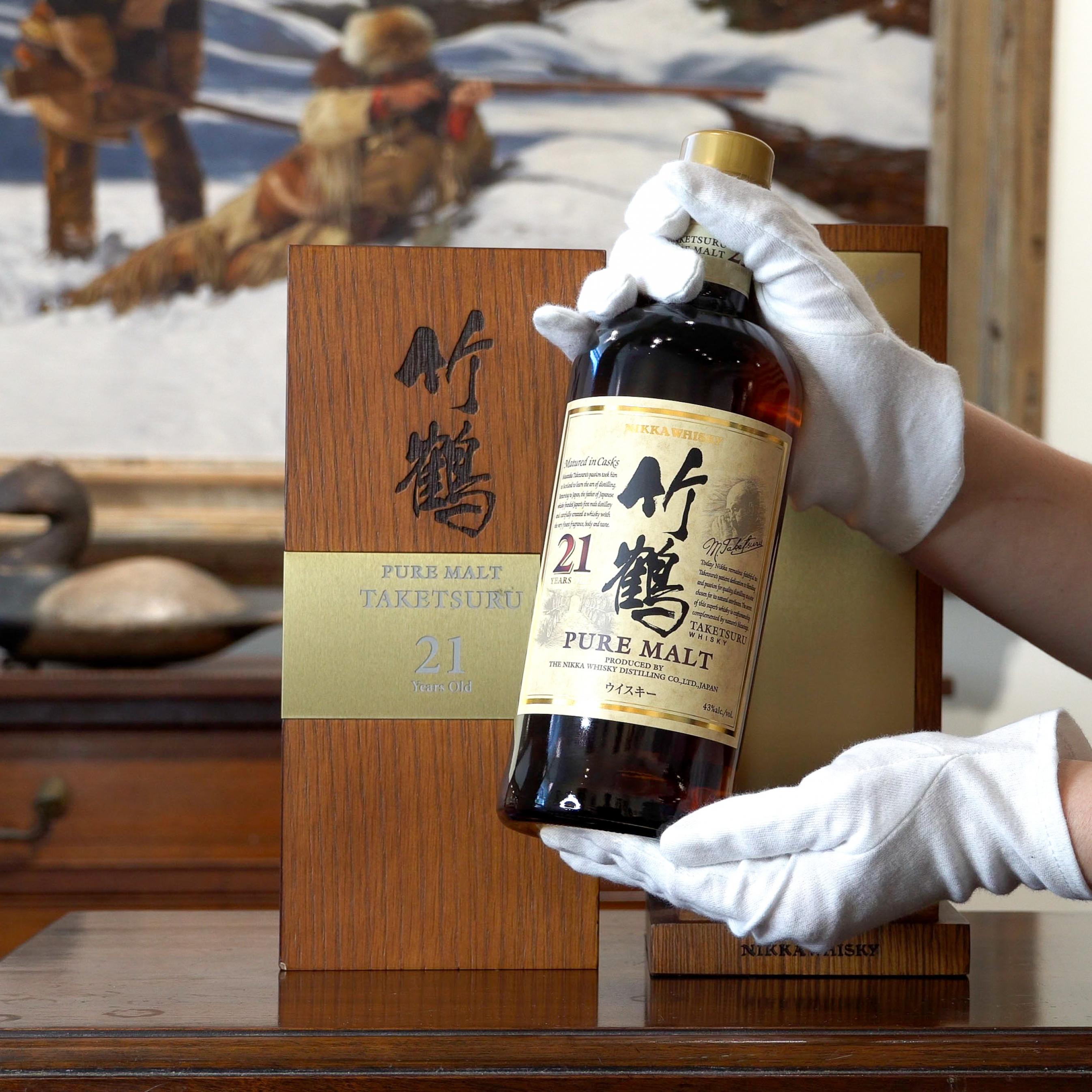 unboxing-nikka-taketsuru-pure-malt-whisky